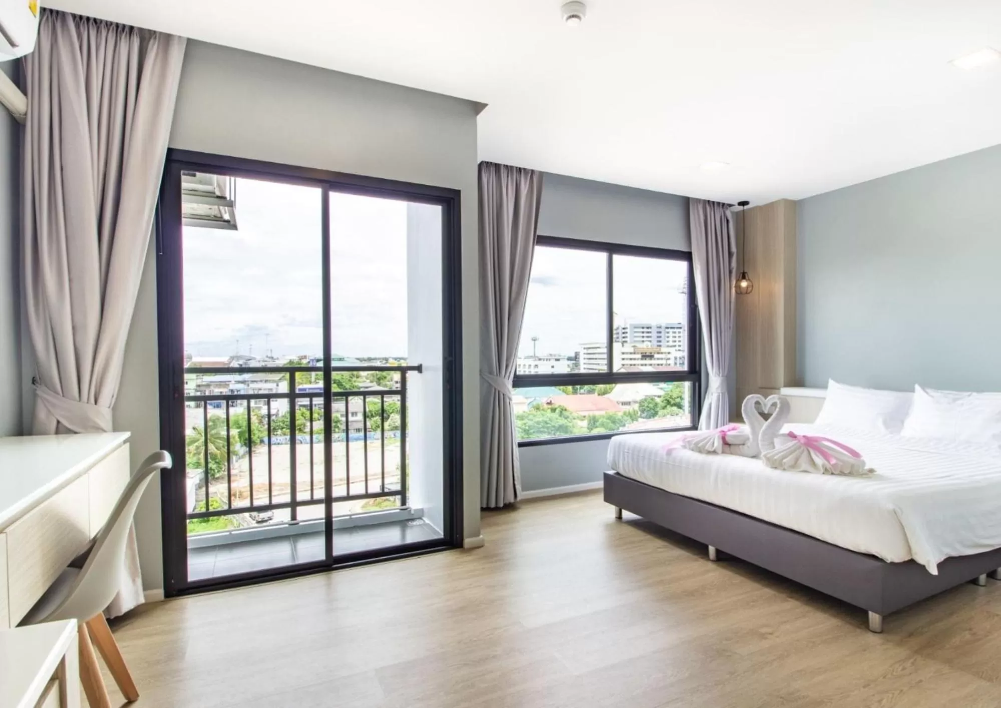 Deluxe King Room in Napa Hotel Ratchaburi