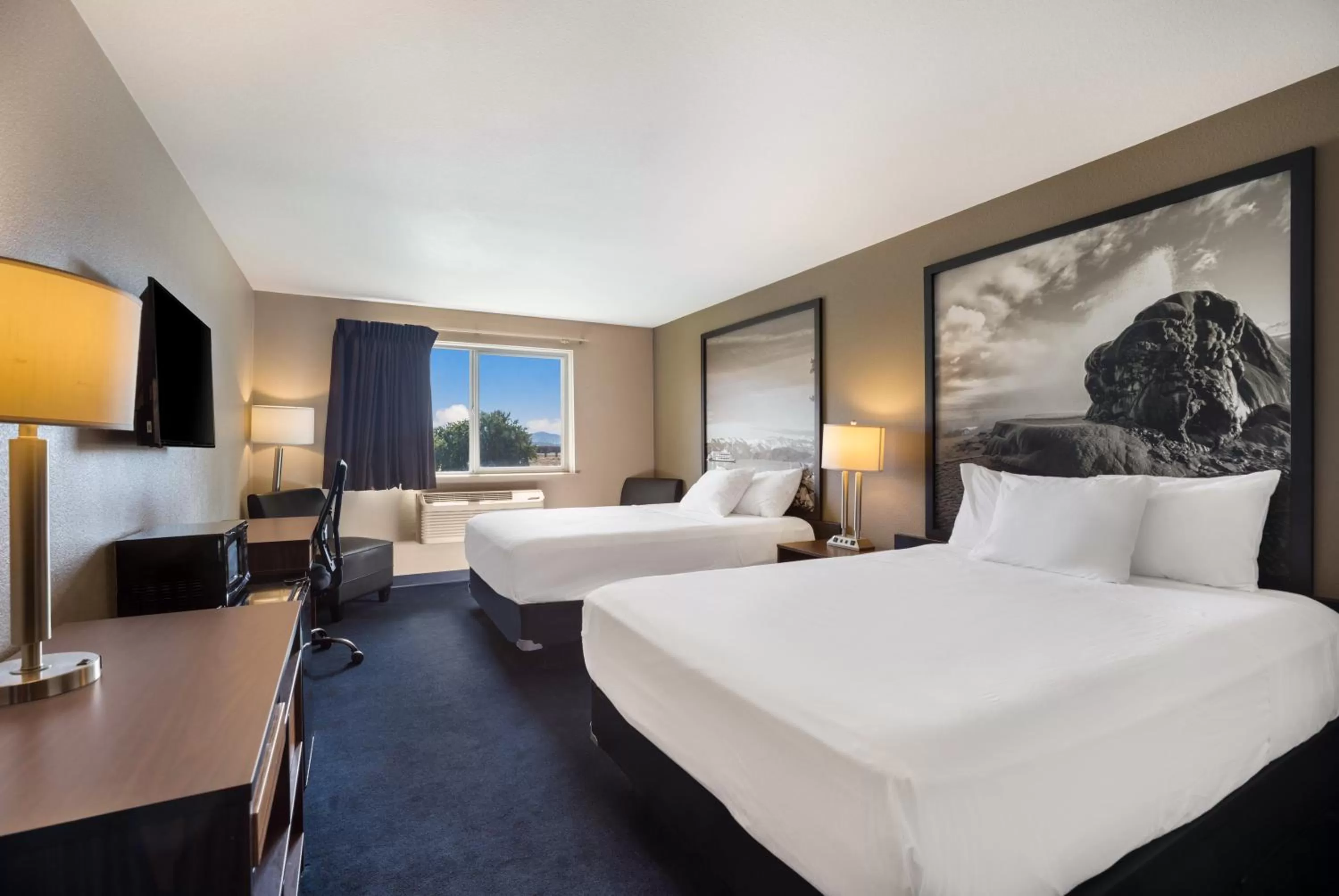 Queen Room with Two Queen Beds - Non-Smoking in Americas Best Value Inn Sparks