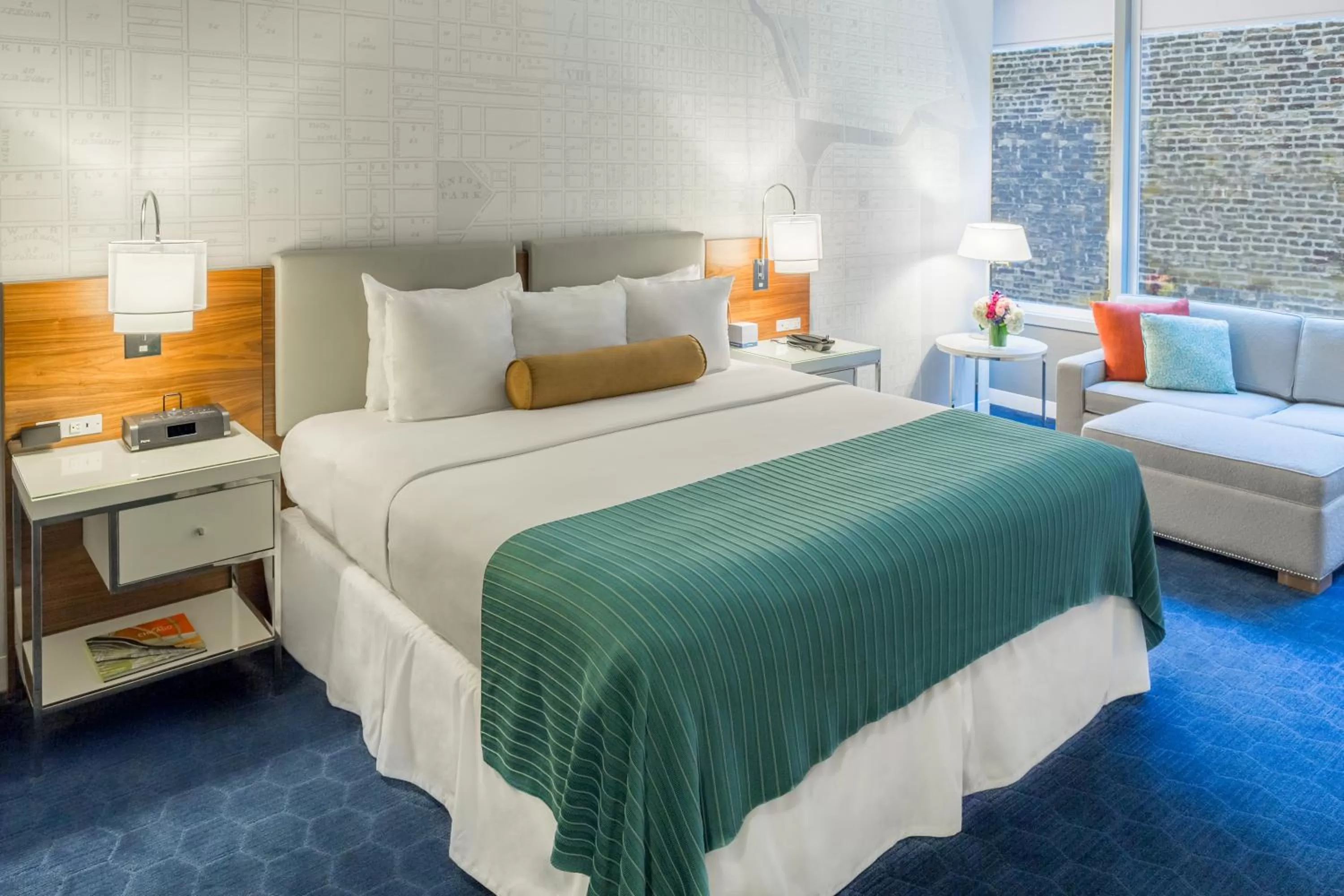 Deluxe King Room in Kinzie Hotel