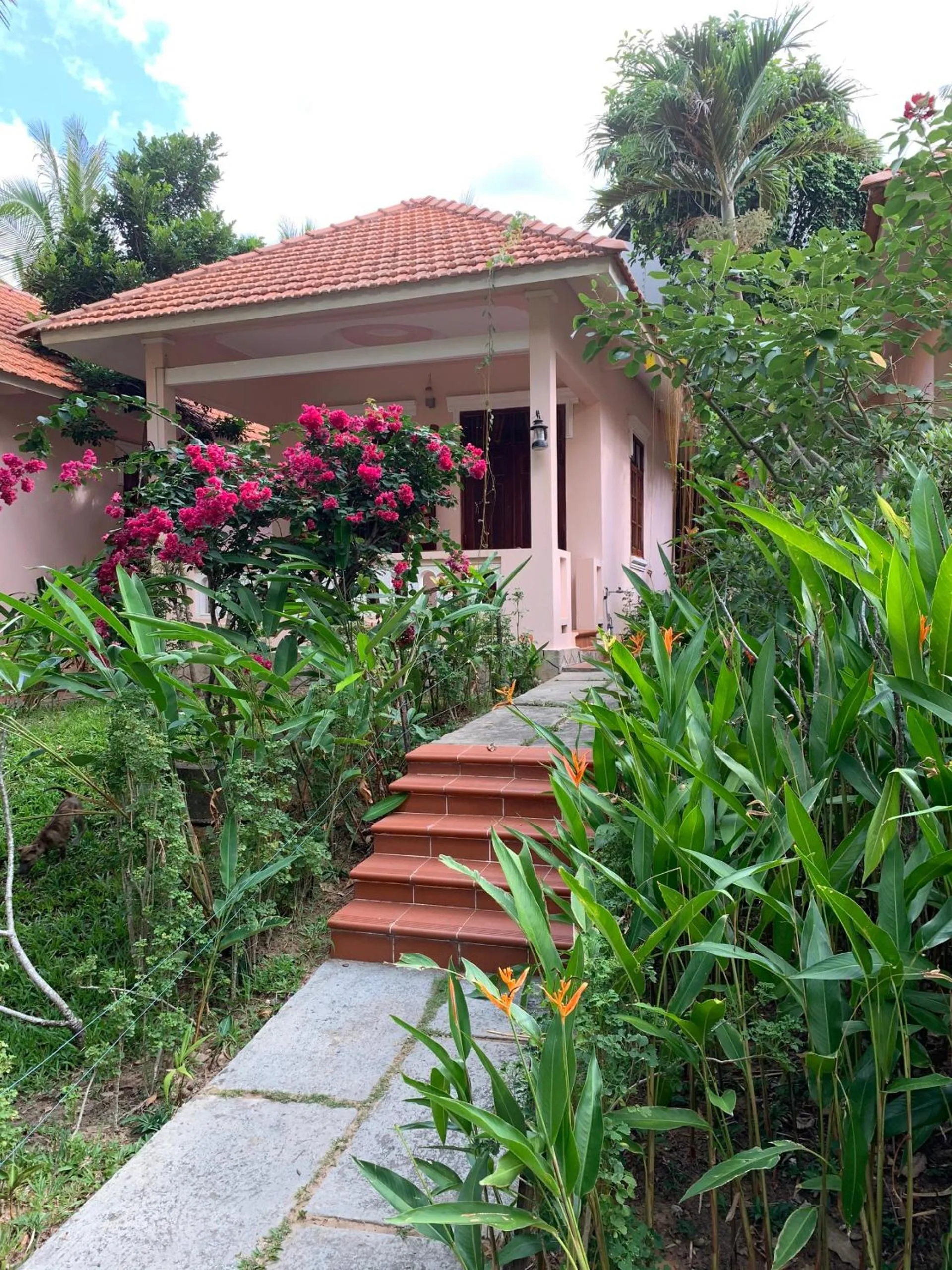 Bungalow with Garden View in Hiep Thanh Resort