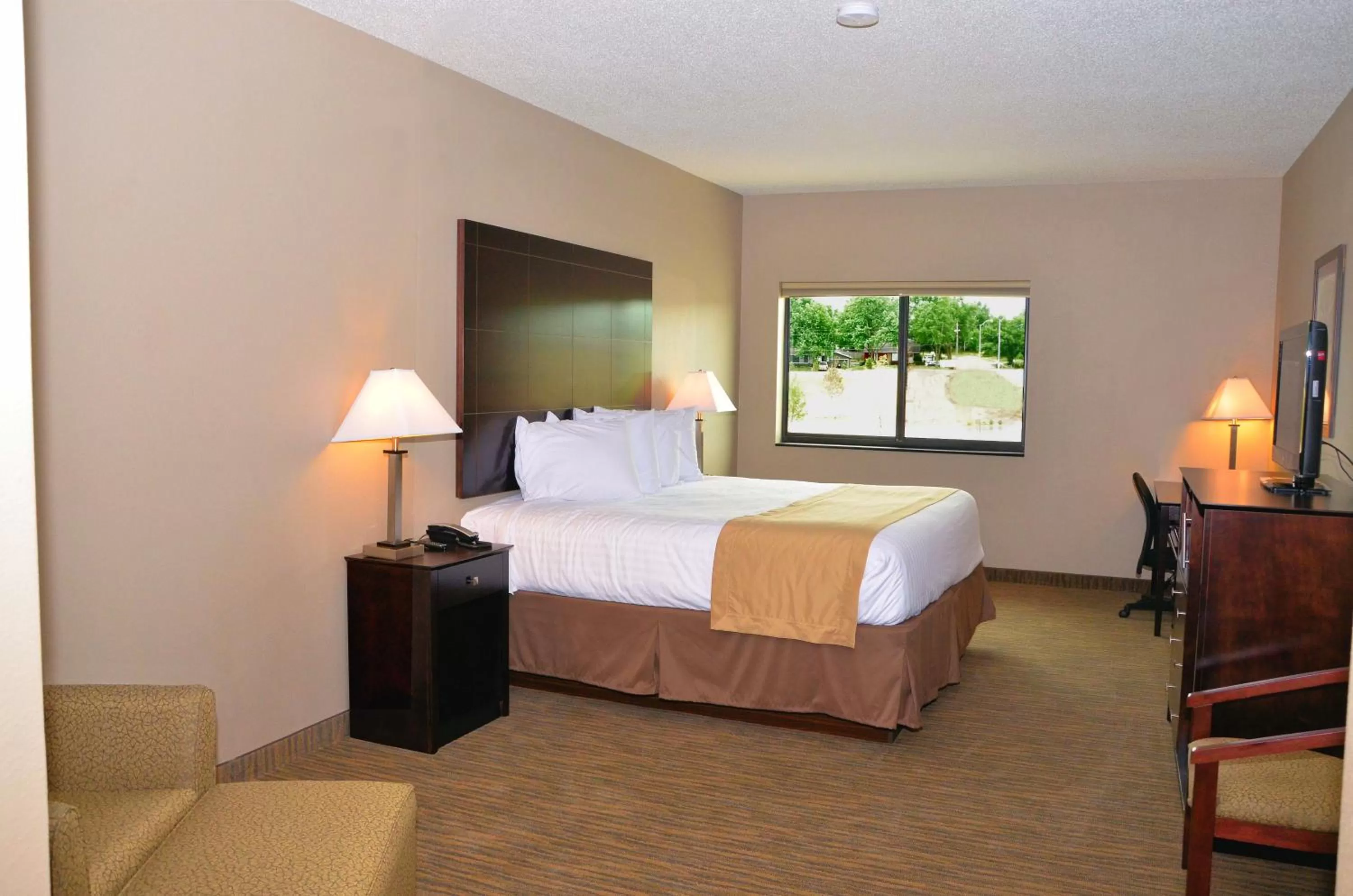 King Room - Disability Access in Qube Hotel - Polk City
