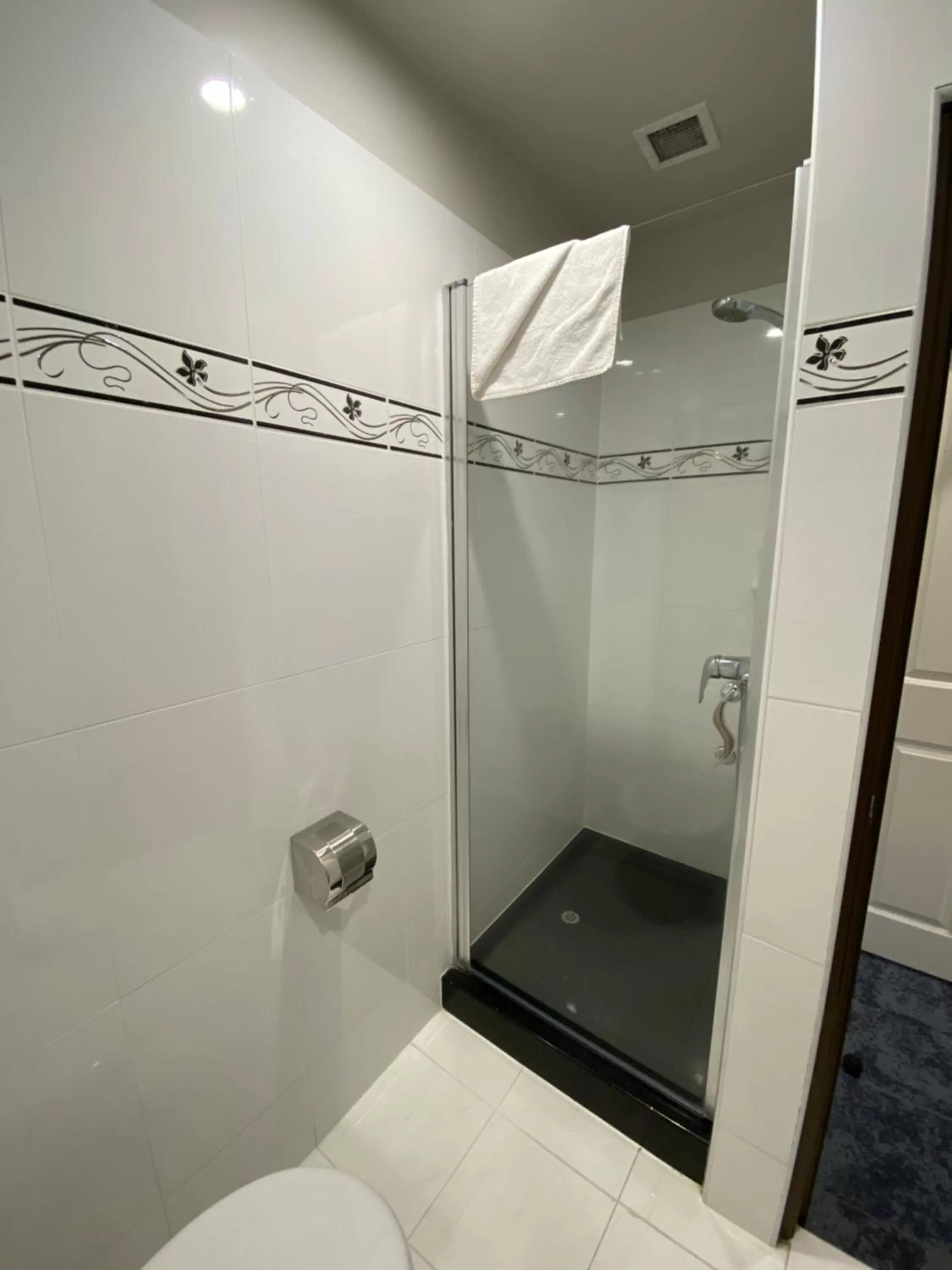 Deluxe Twin Room in Trinity Hotel