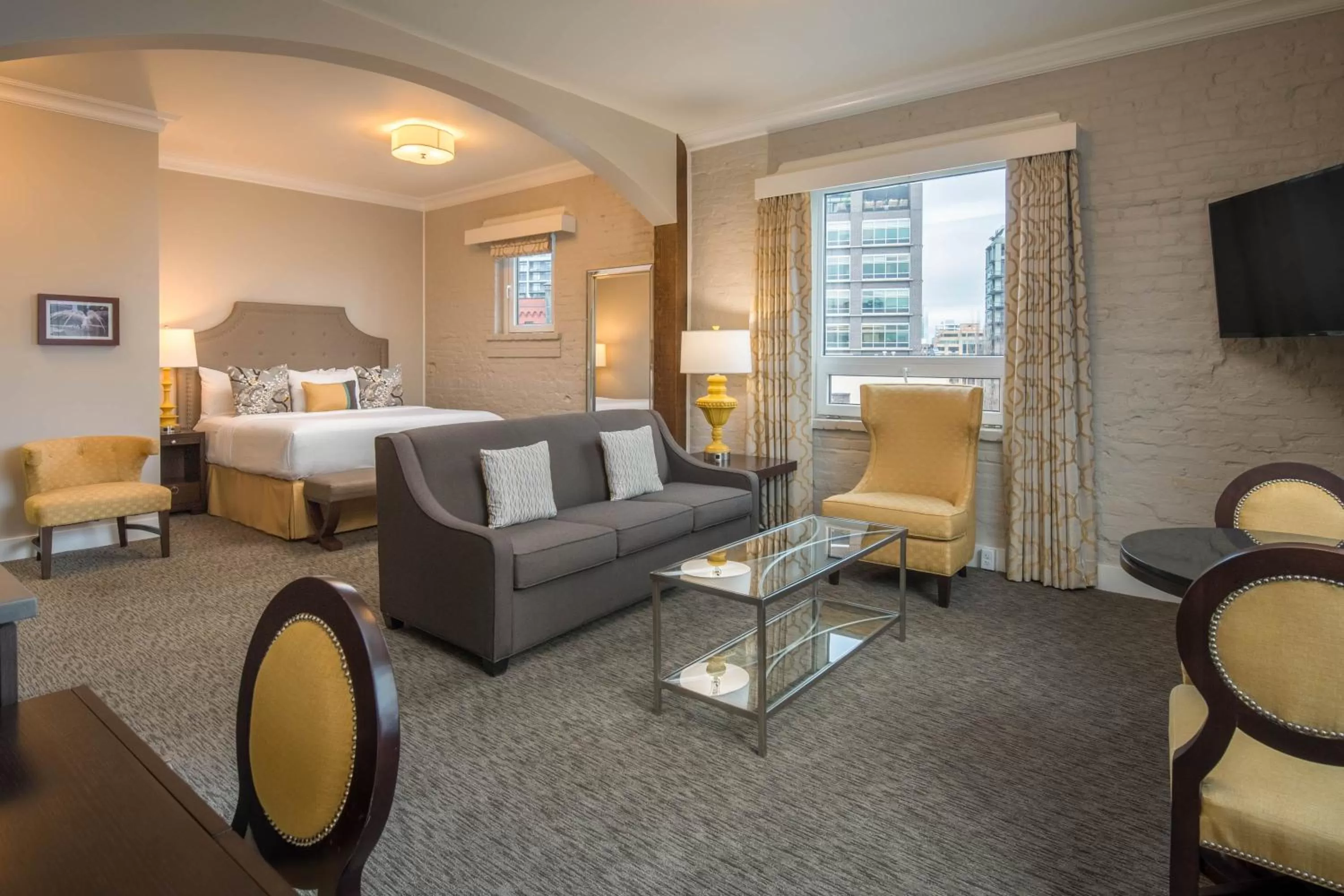 Premiere Corner King with Kitchen in The Mark Spencer Hotel