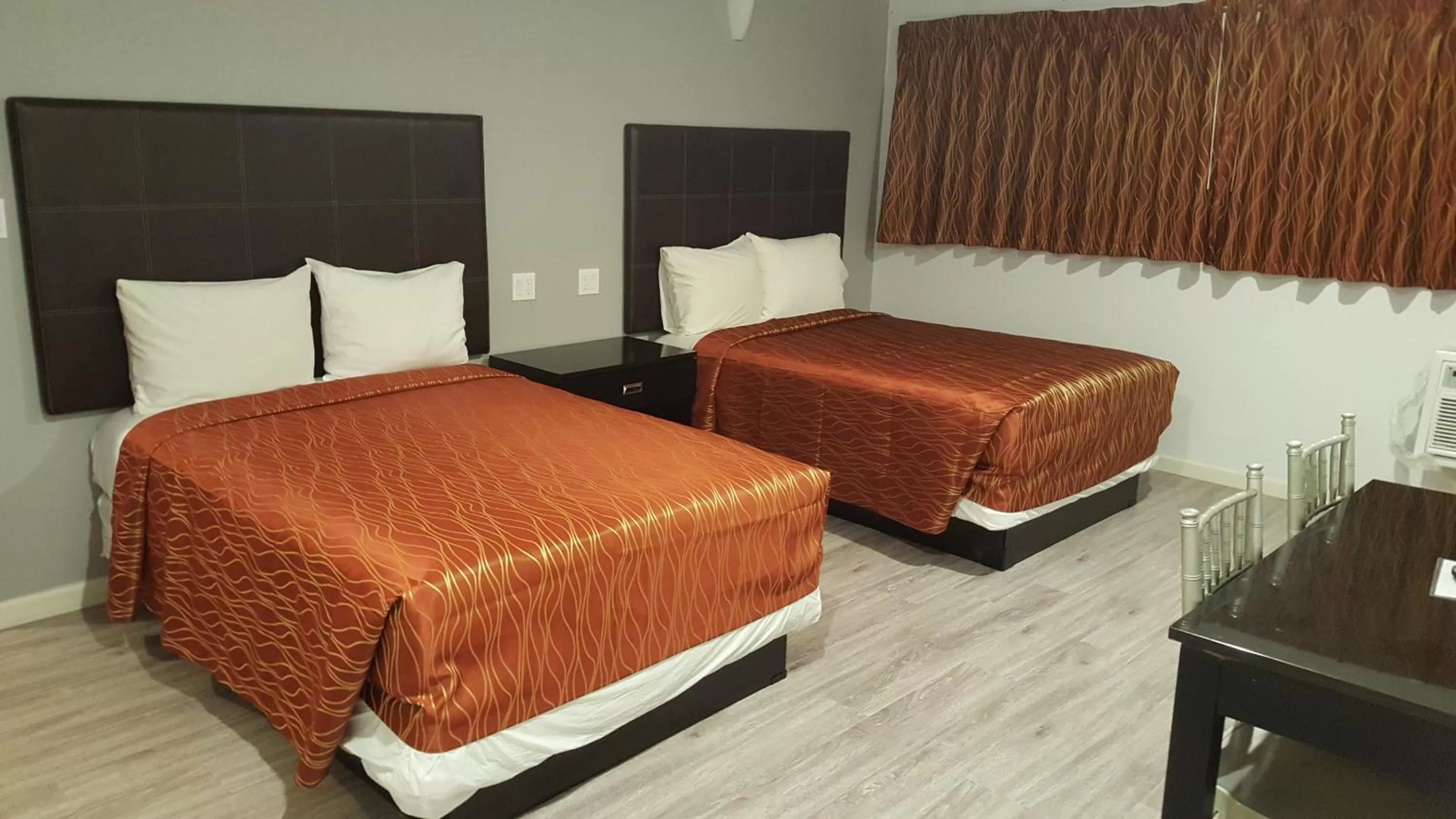 Standard Triple Room in Guest Harbor Inn- Port Of Los Angeles San Pedro