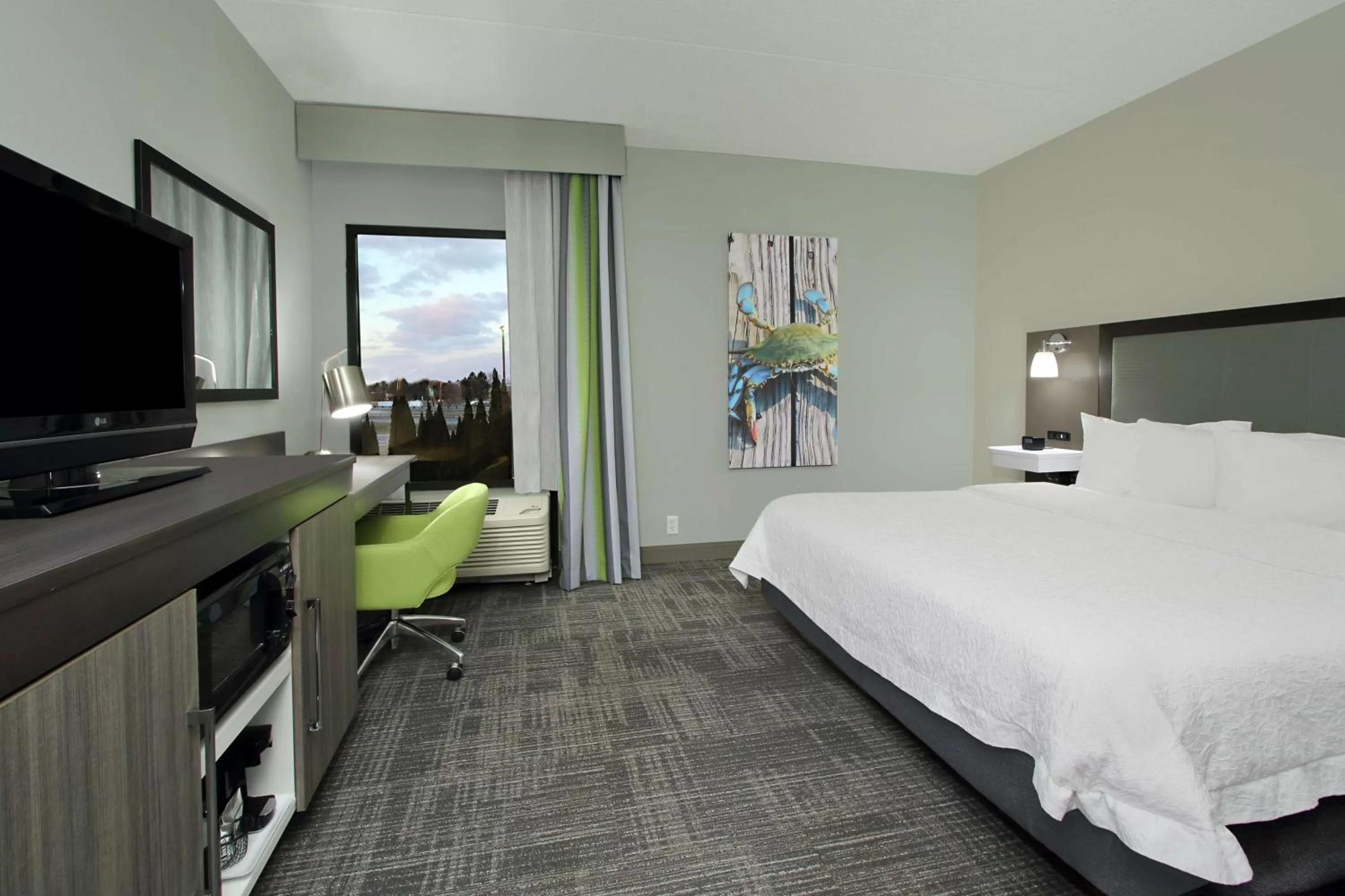 King Study Room - Non-Smoking in Hampton Inn Hagerstown-Maugansville