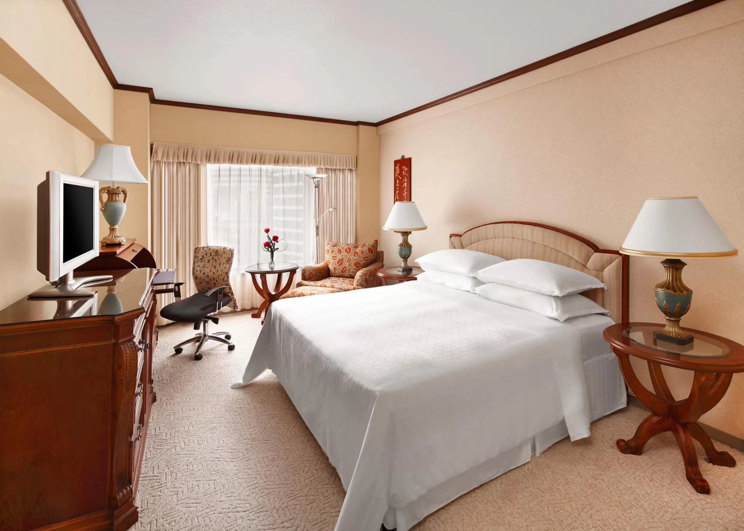 Deluxe Room in Hongqiao Jin Jiang Hotel (Formerly Sheraton Shanghai Hongqiao Hotel)