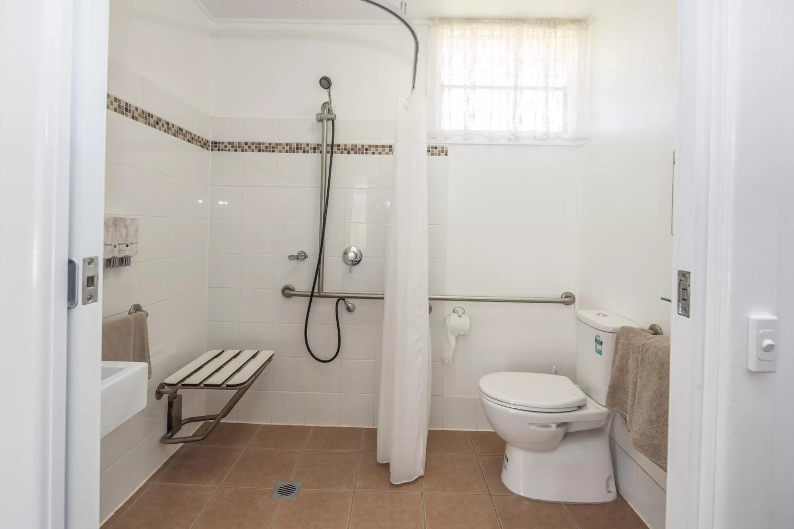 Twin Room - Disability Access in Tally Ho Motor Inn