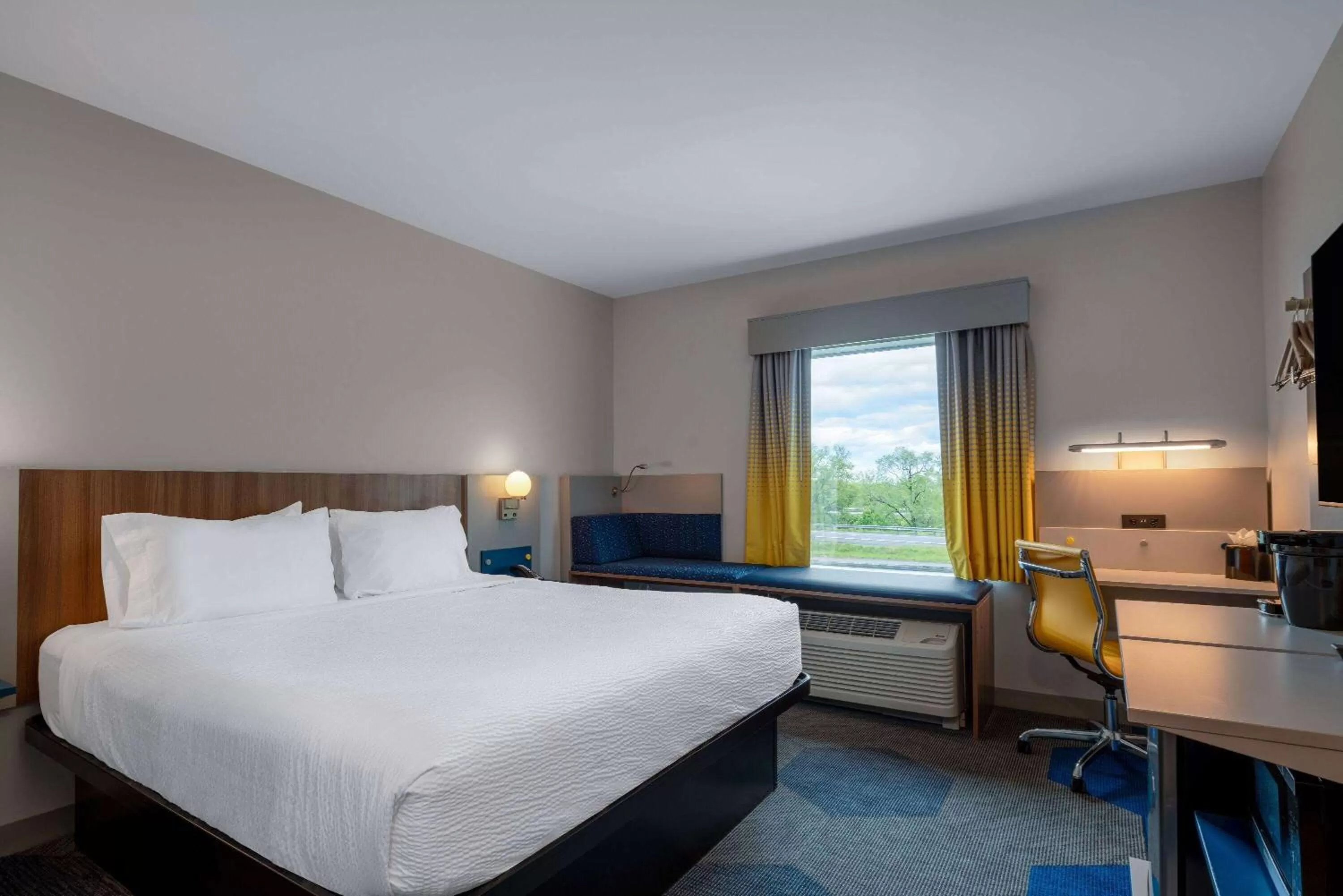 King Room - Non-Smoking in Microtel Inn & Suites by Wyndham Winchester