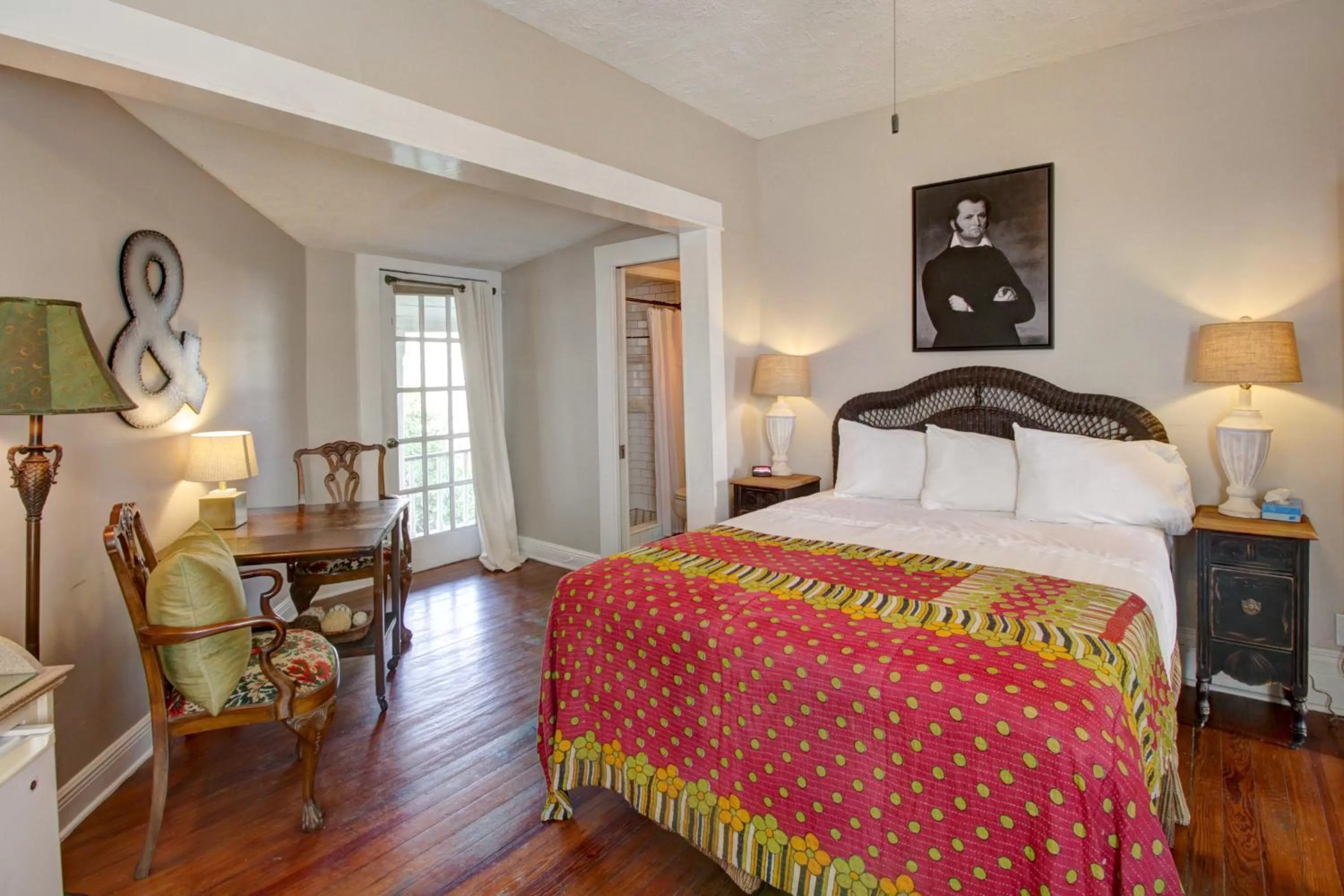 Queen Suite with Balcony in Inn on the Riverwalk