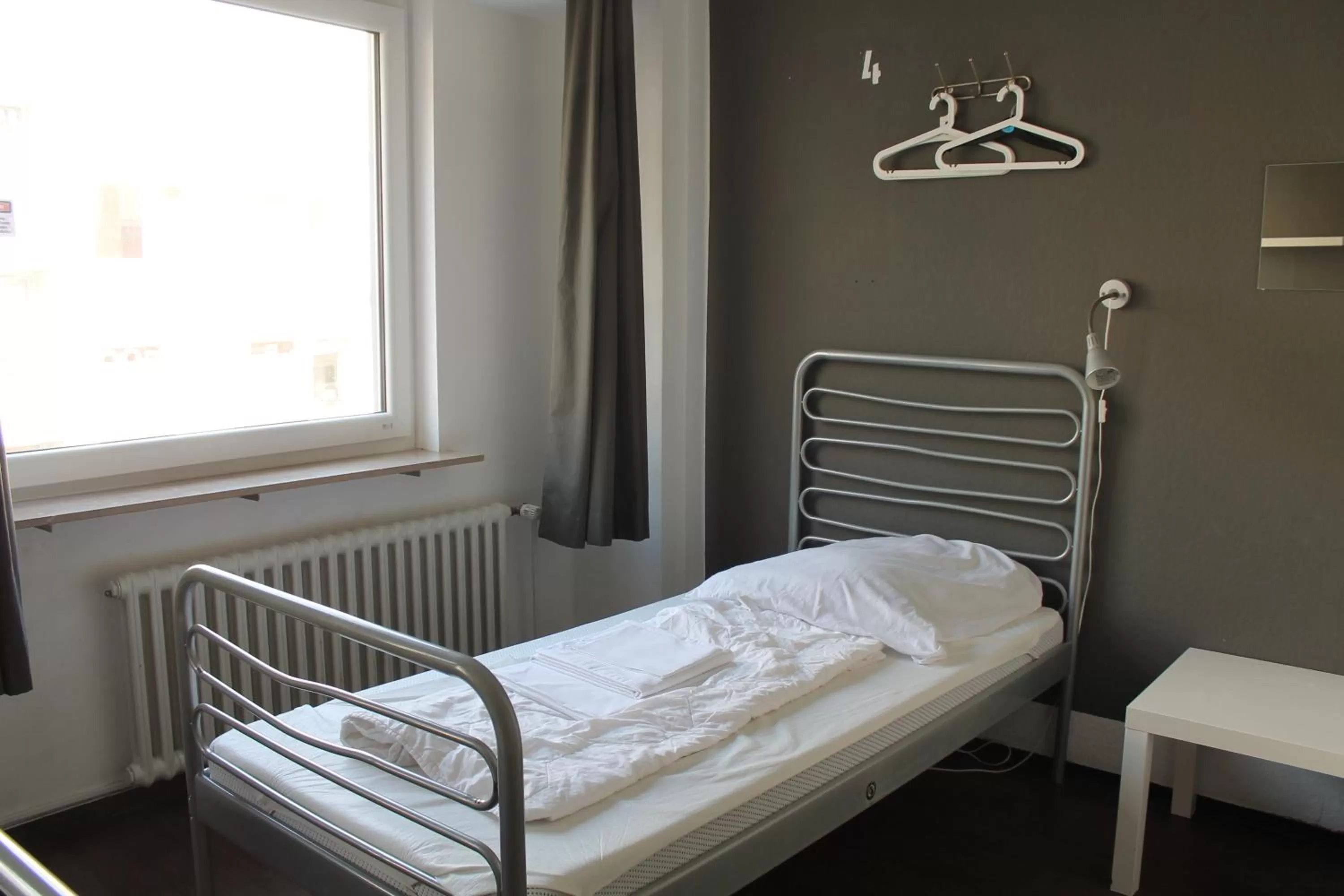 Single Bed in mixed 5 Bed Dormitory Room with shared Bathroom in Station - Hostel for Backpackers