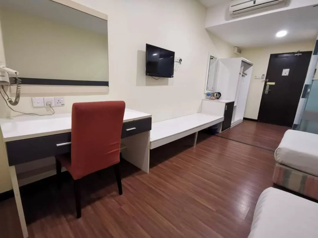 Standard Twin Room with No Window in Prince Hotel