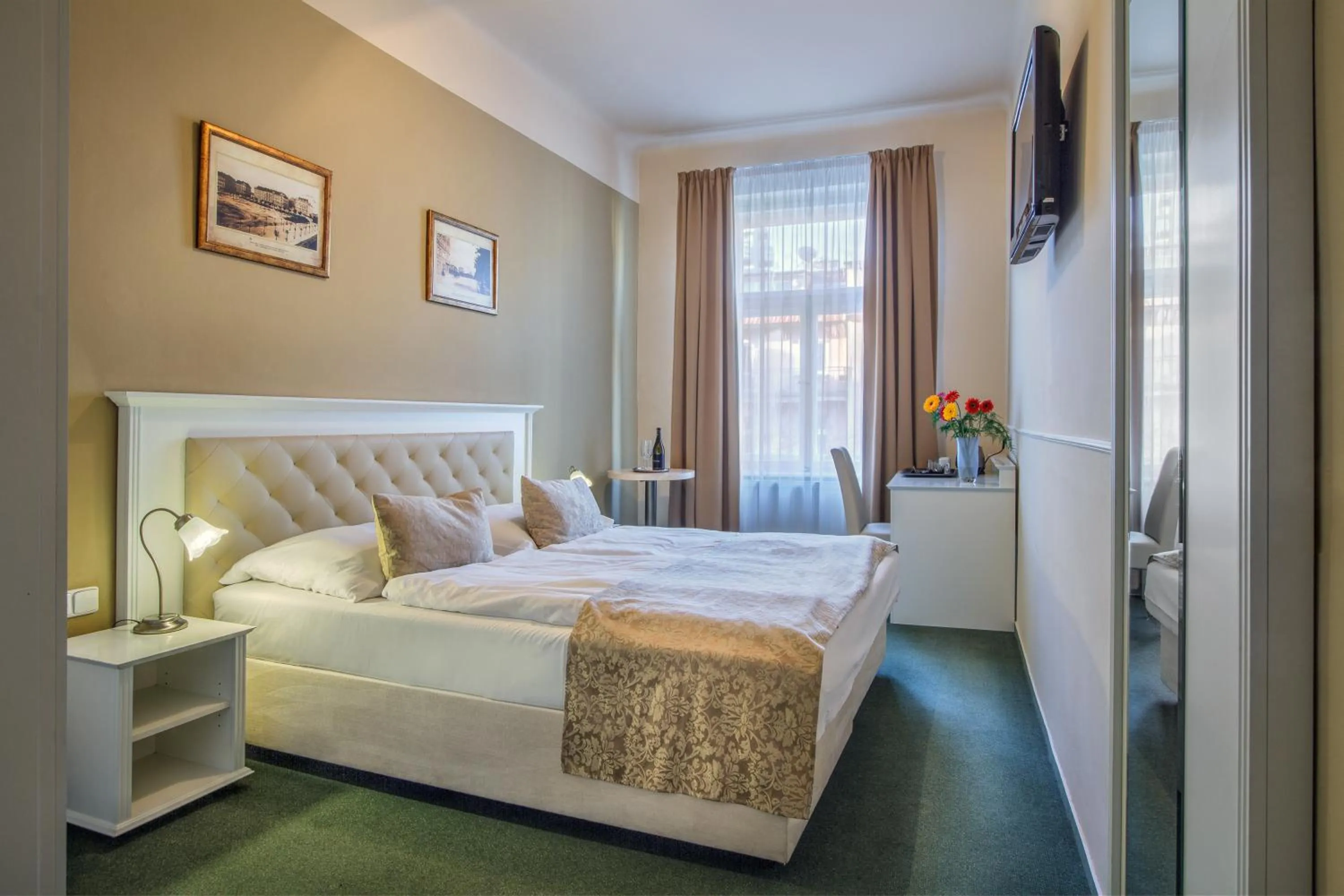 Standard Double Room in Hotel Taurus