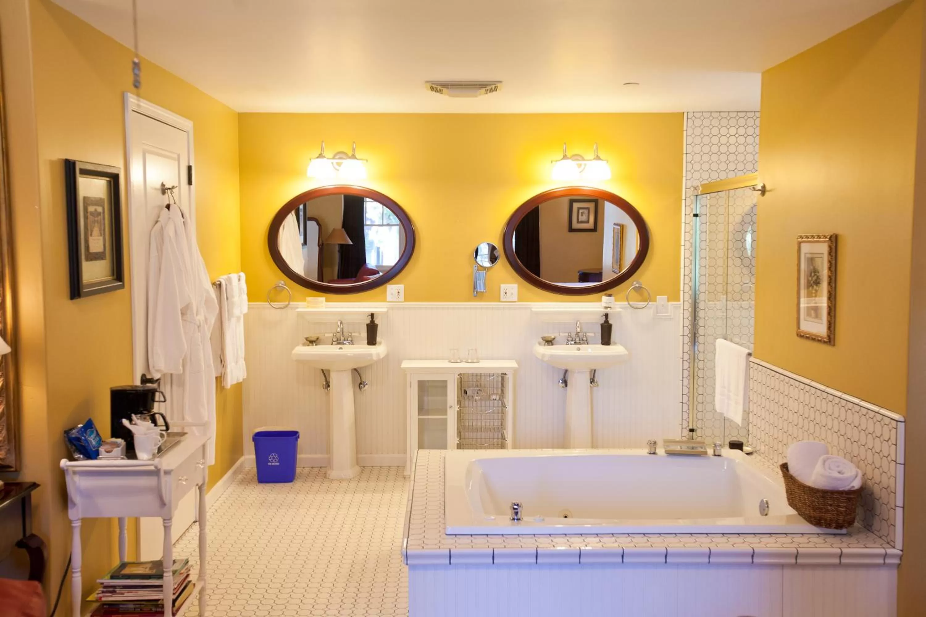 King Suite with Spa Bath in The Inn on First