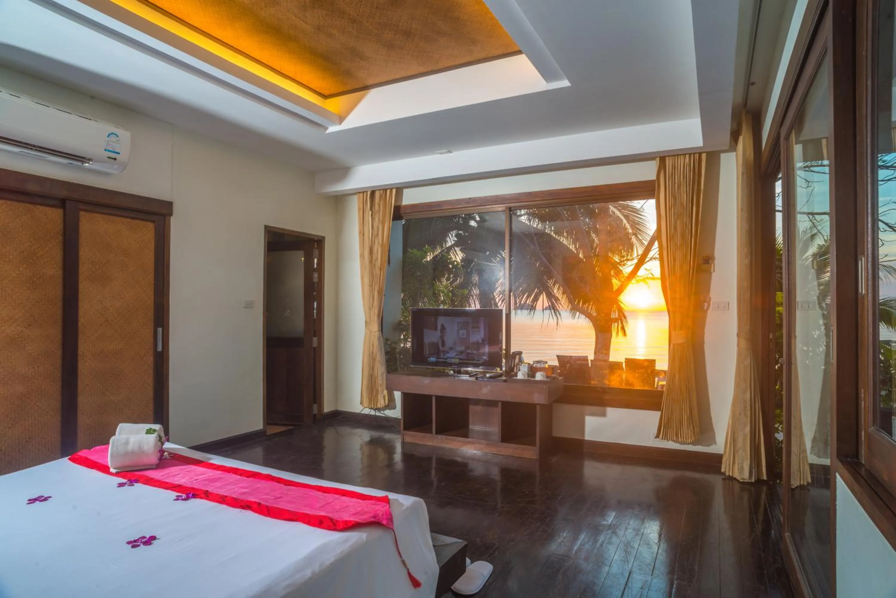 Bungalow - Beach Front in Am Samui Resort Taling Ngam