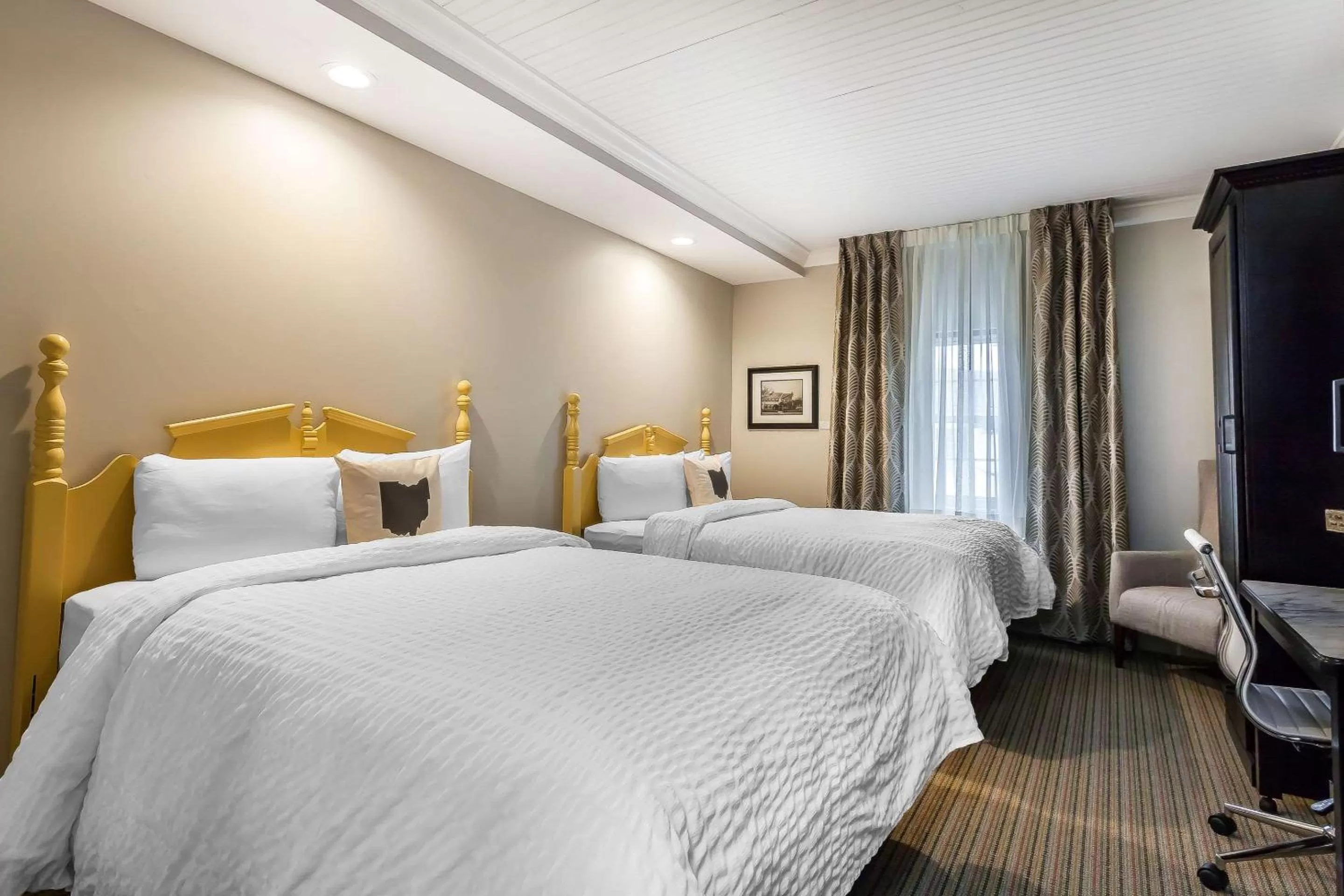 Deluxe Queen Room with Two Queen Beds in The Aurora Inn Hotel and Event Center
