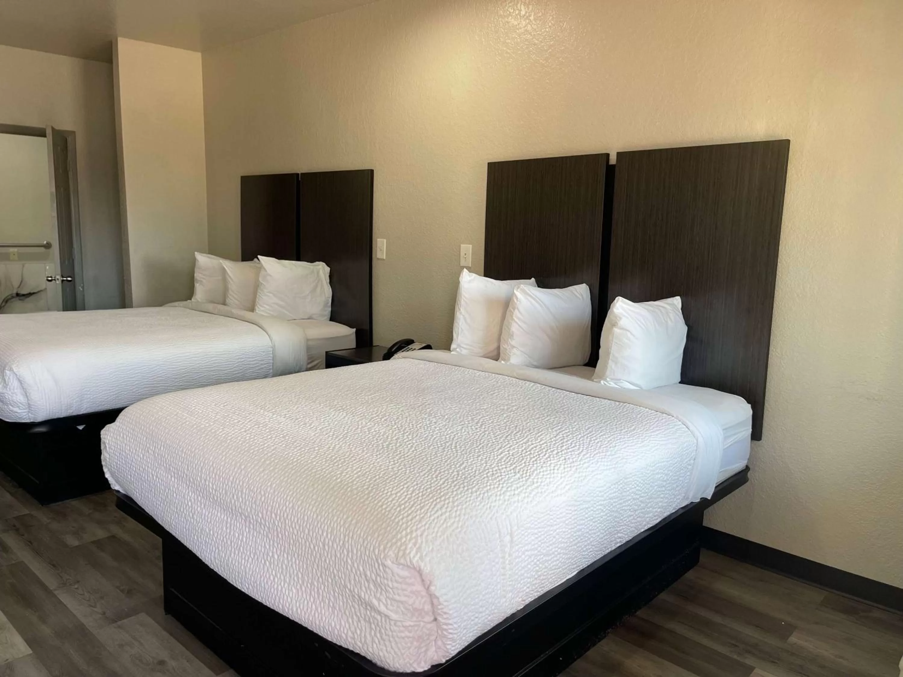 Deluxe Studio Suite with Two King Beds - Non-Smoking in Days Inn by Wyndham Dickinson TX