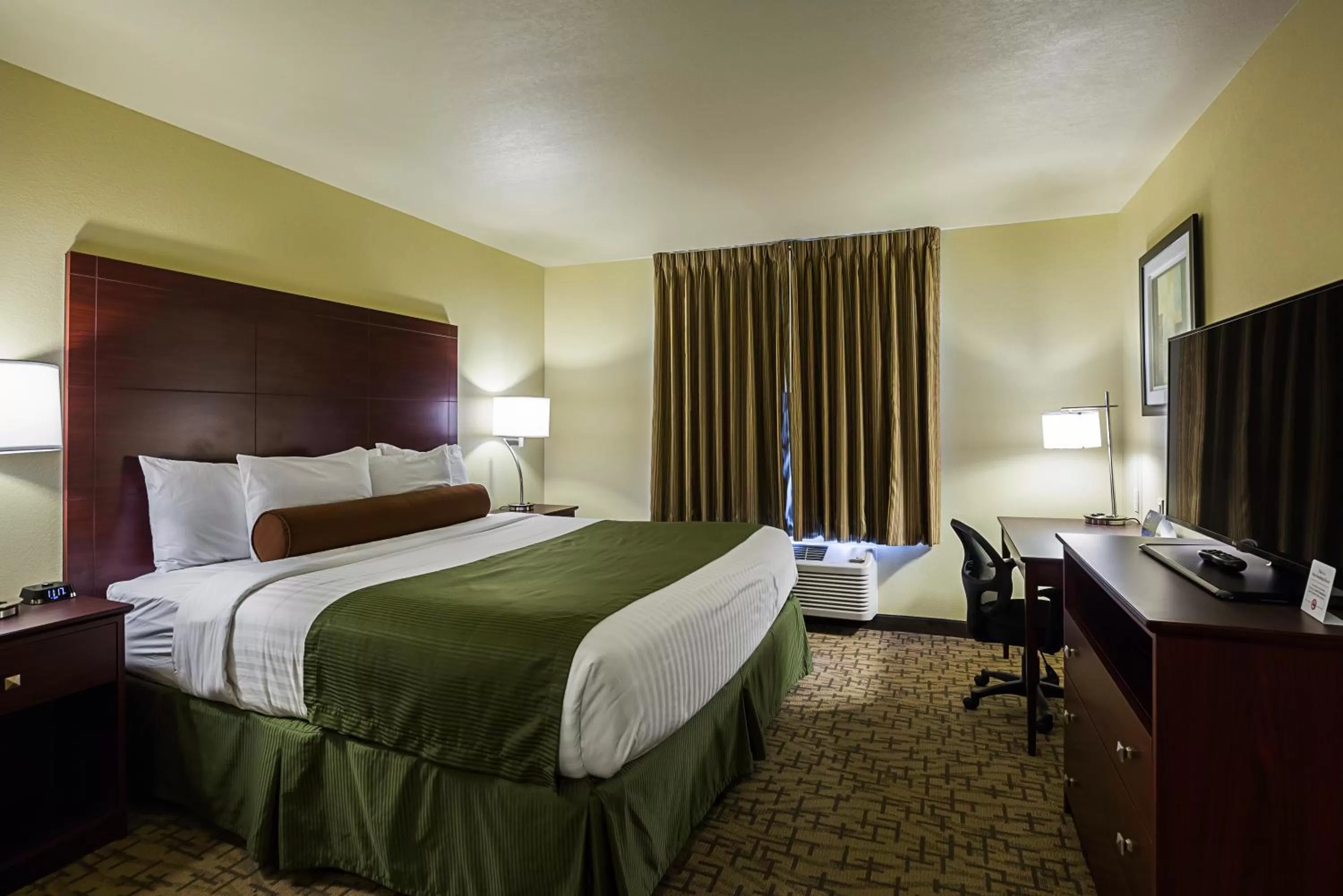 King Room - Non-Smoking in Cobblestone Inn & Suites - Altamont
