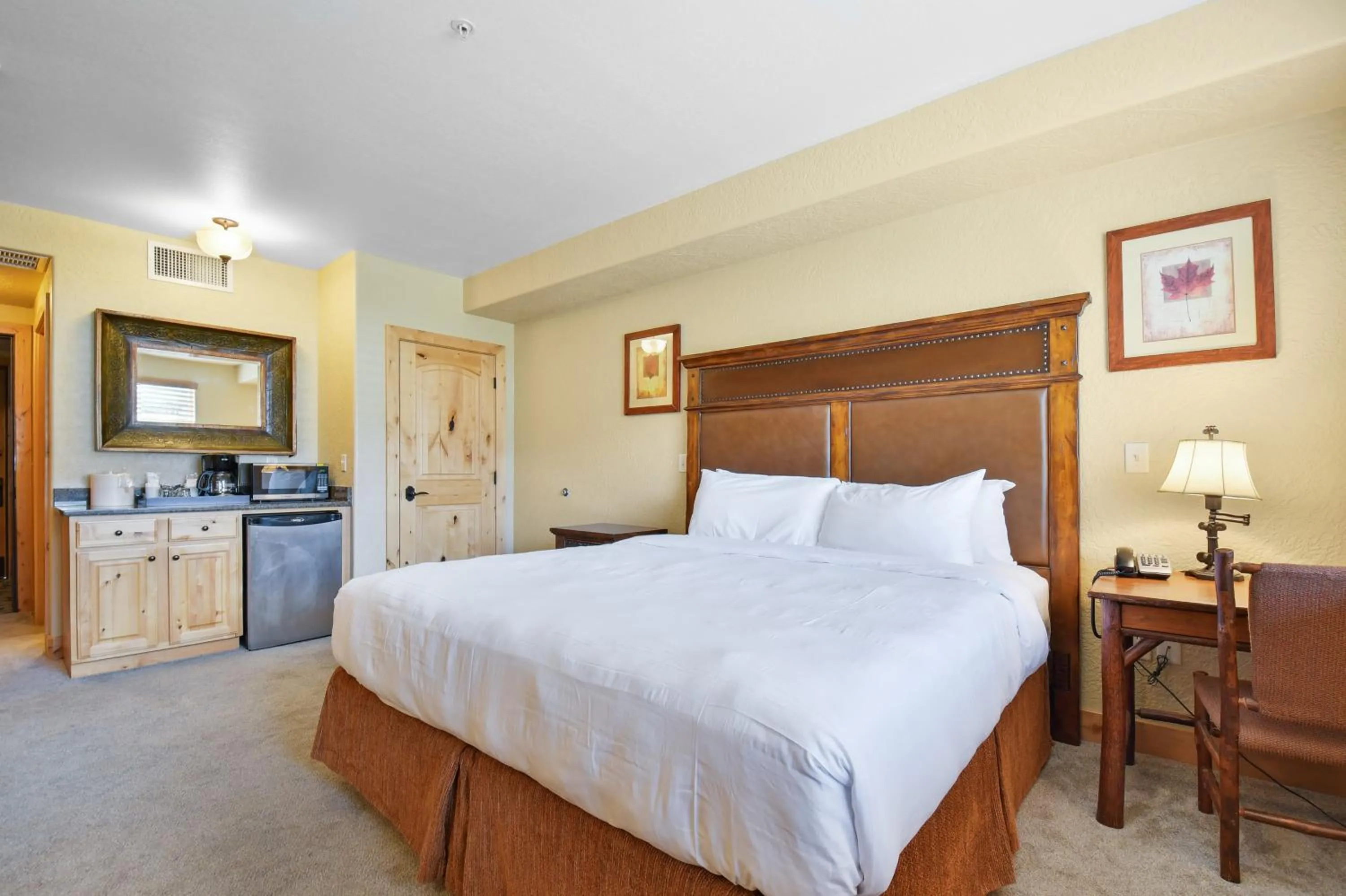 Deluxe Queen Room in Silverado Lodge, Park City - Canyons Village by Vail Resorts