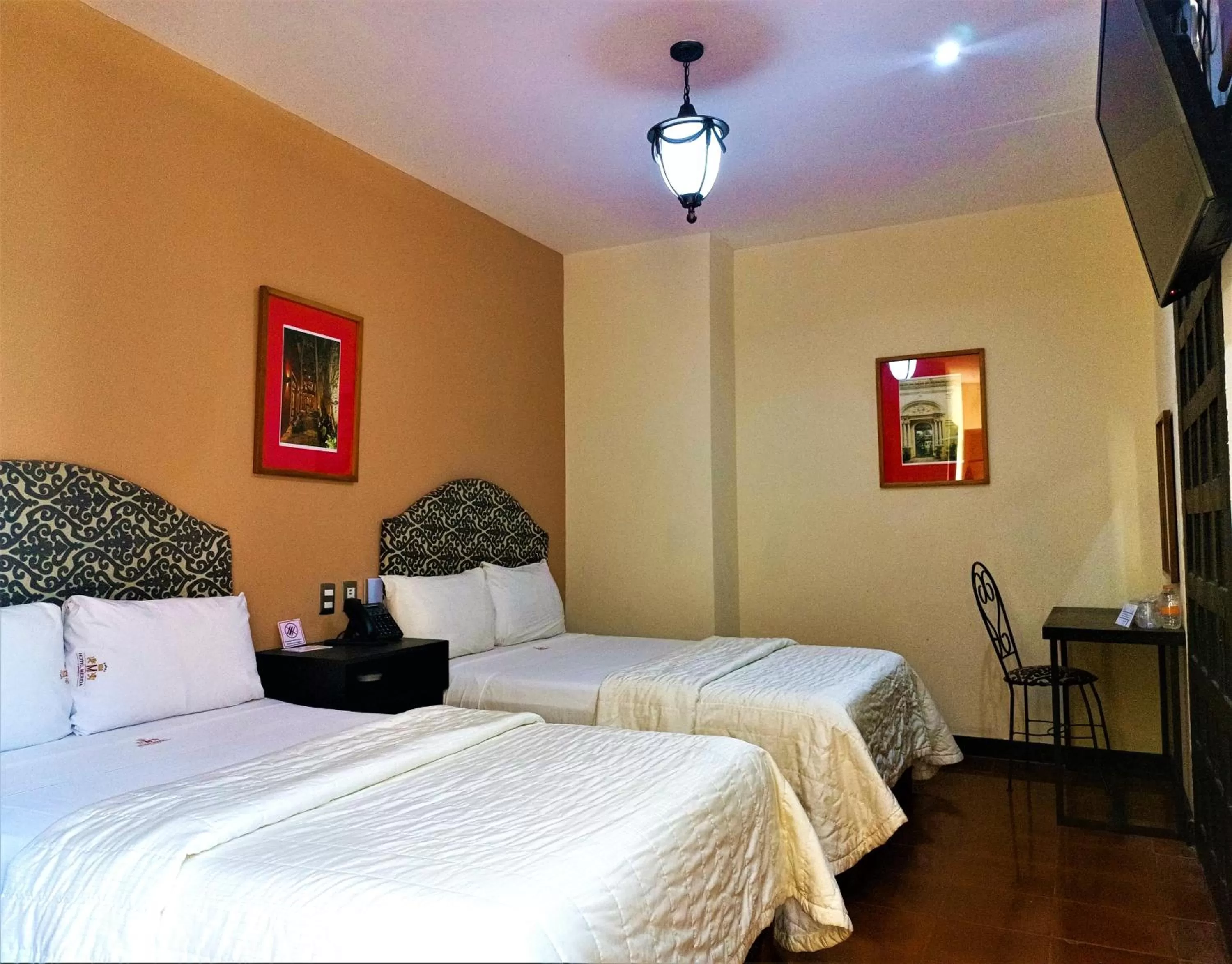 Budget Twin Room in Hotel Merida