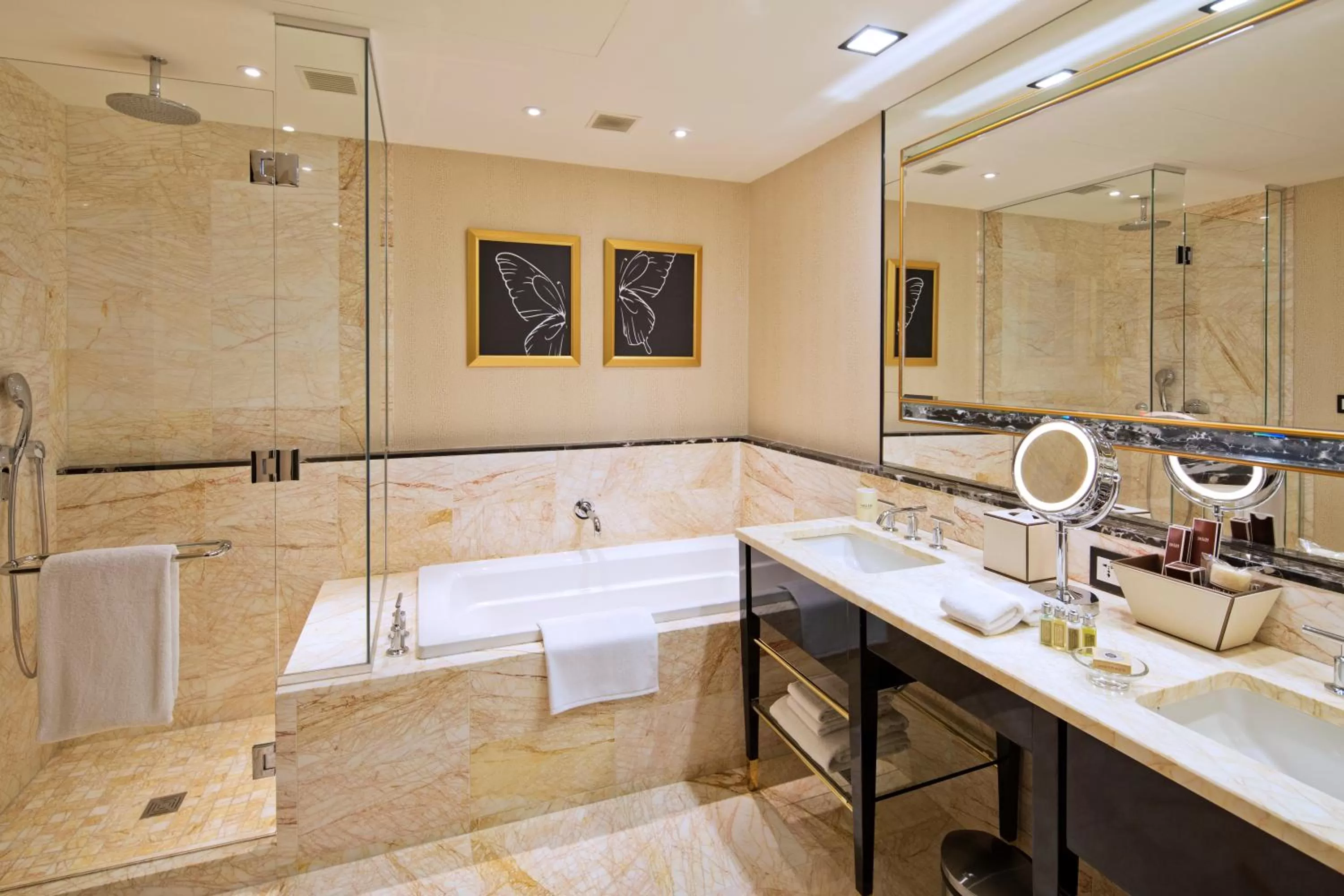 Deluxe Double Room in THE LIN Hotel