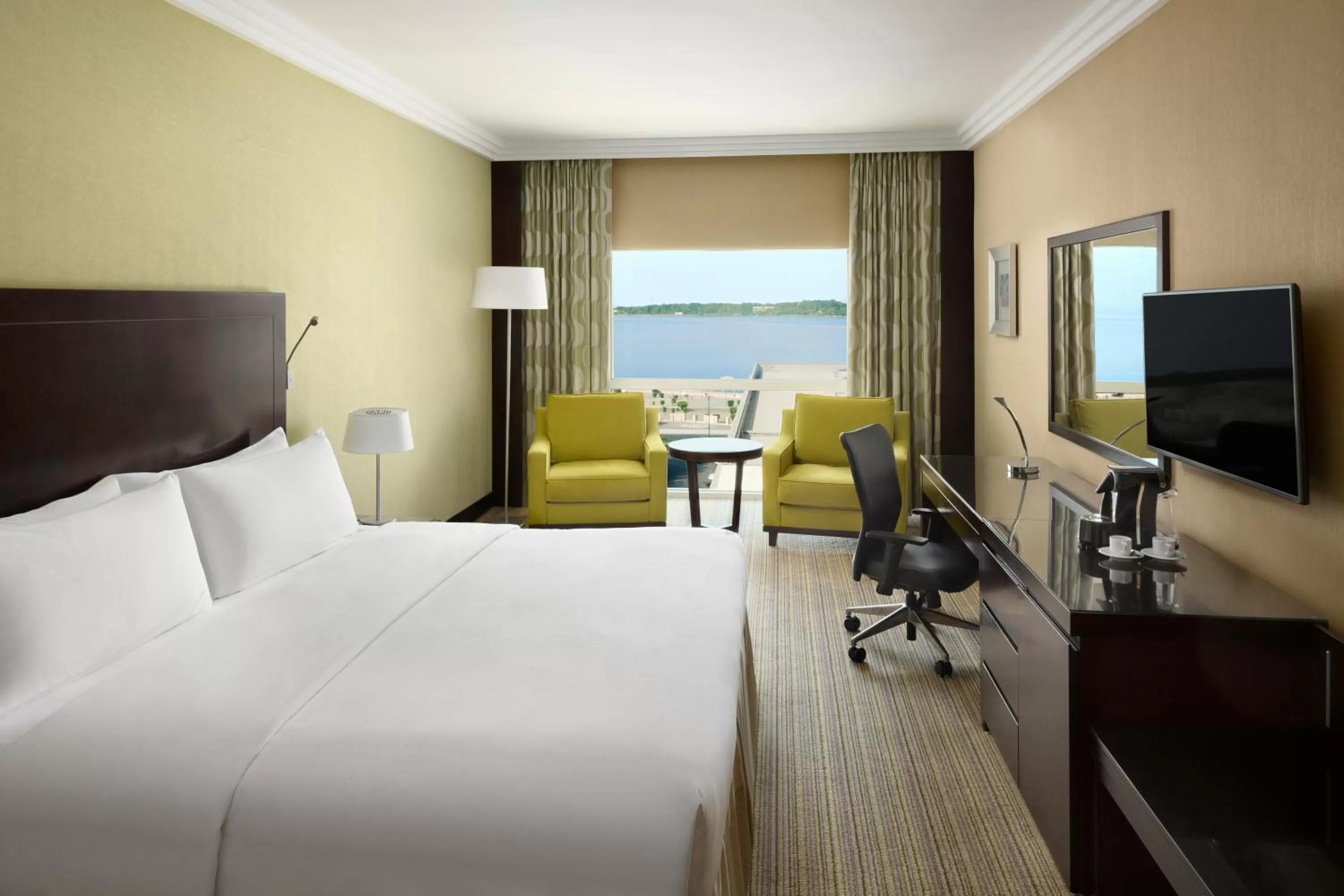 Standard King Room in Crowne Plaza Jeddah by IHG