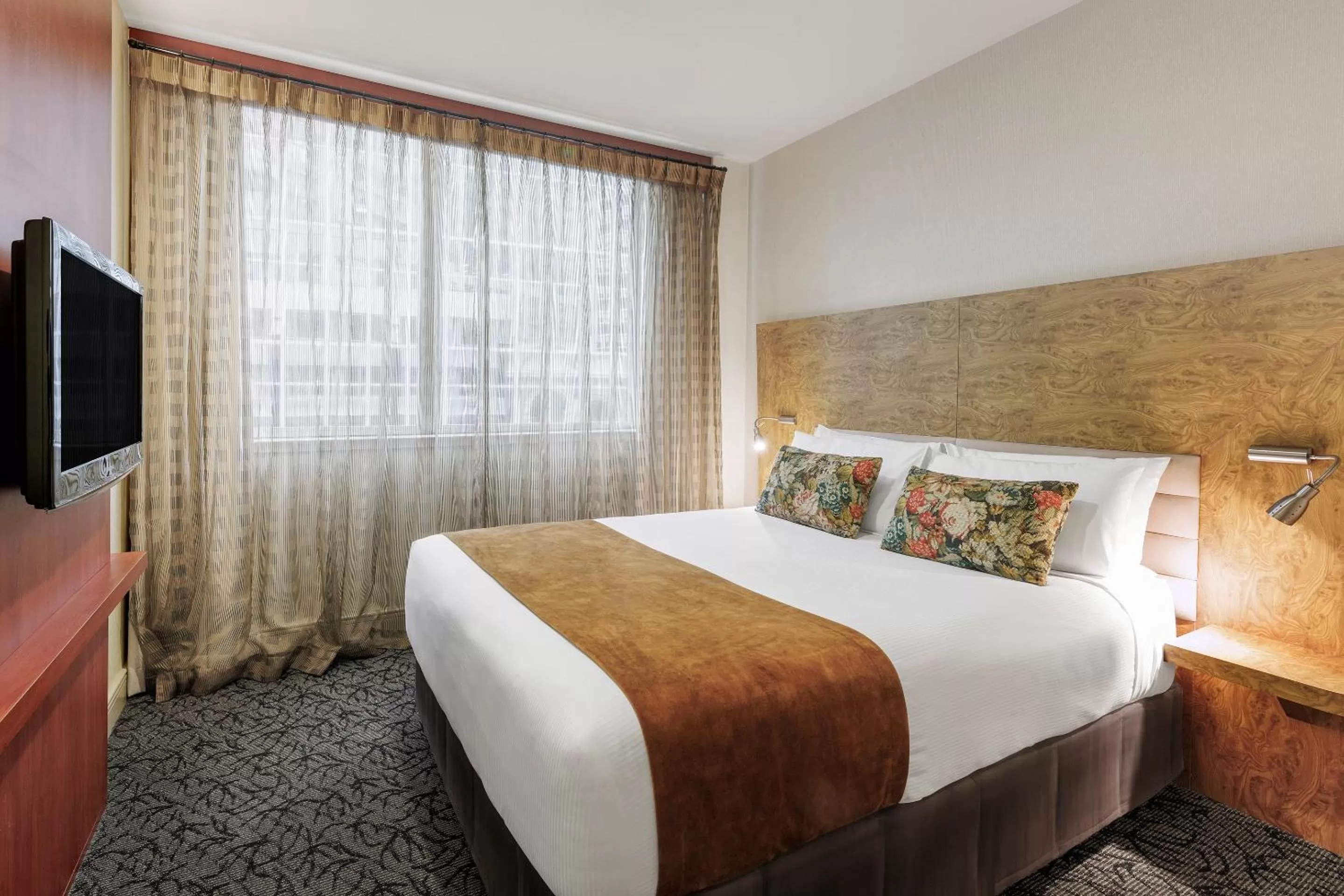 Executive Two-Bedroom Suite with One Queen and Two Single Beds in CityLife Wellington