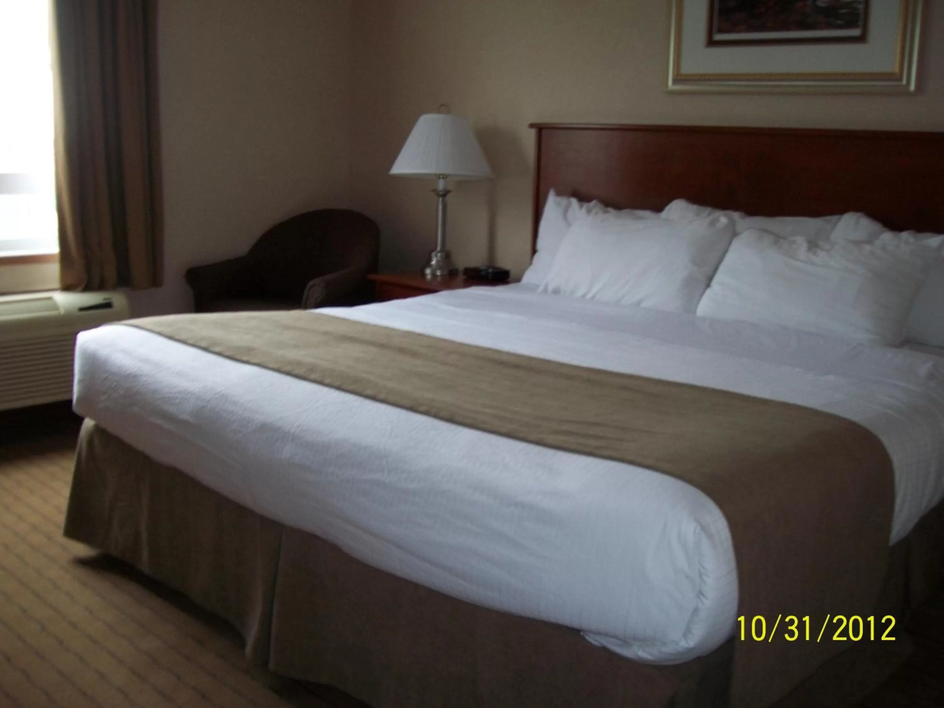 Standard King Suite - Non-Smoking in Days Inn by Wyndham Moose Jaw