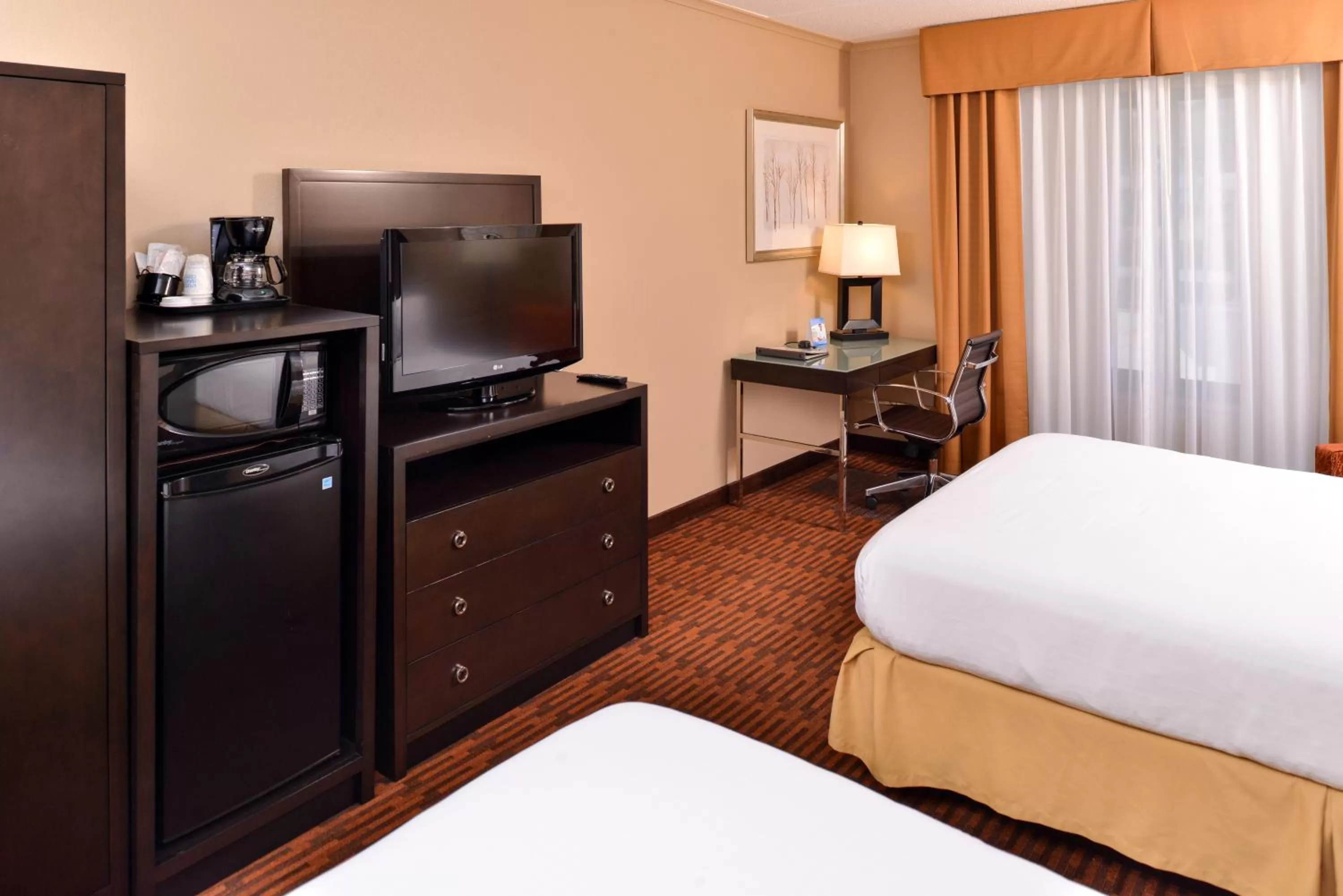 Standard Room with Two Queen Beds in Holiday Inn Express Breezewood by IHG