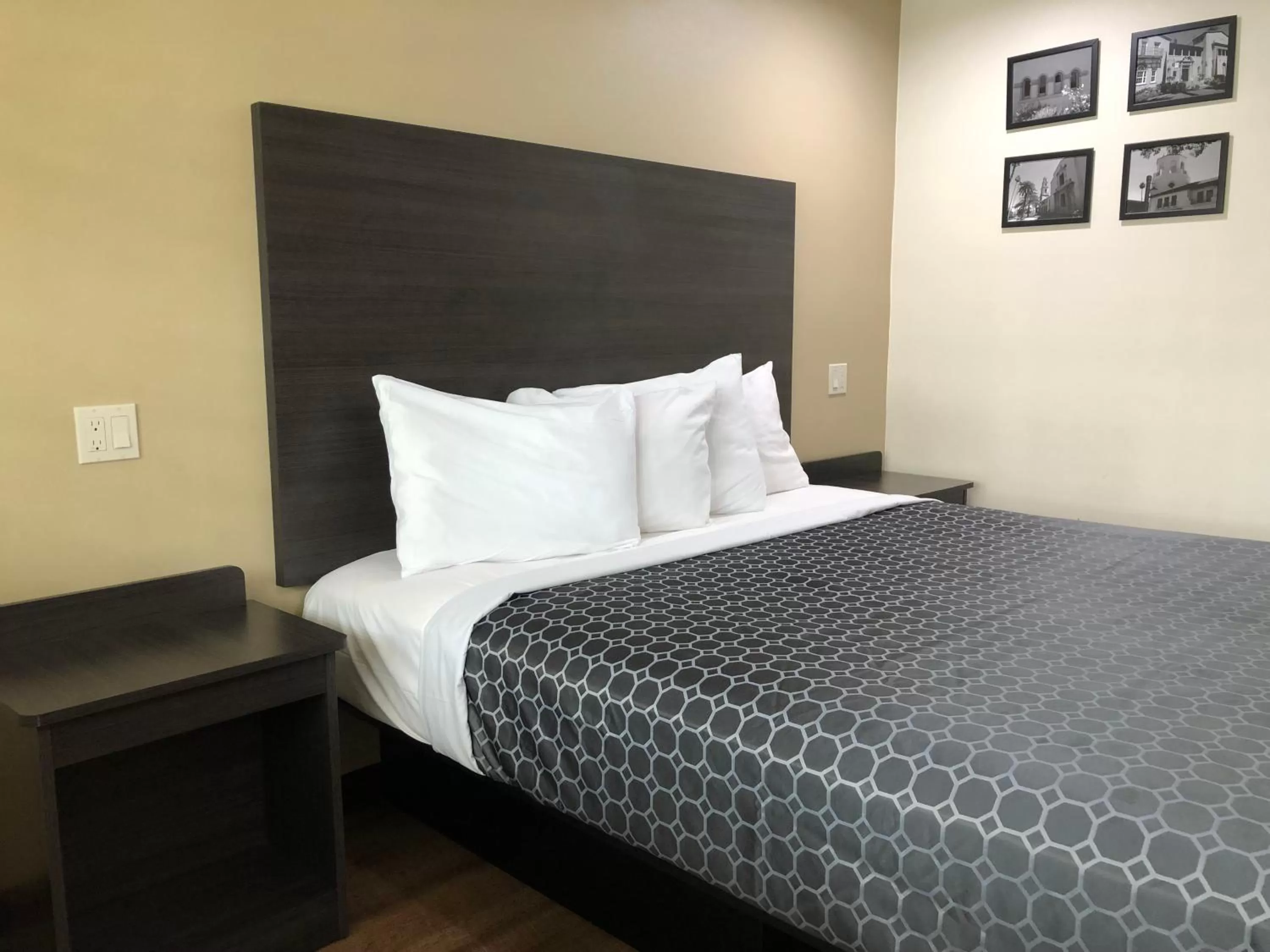 Simply Home Inn & Suites - Riverside