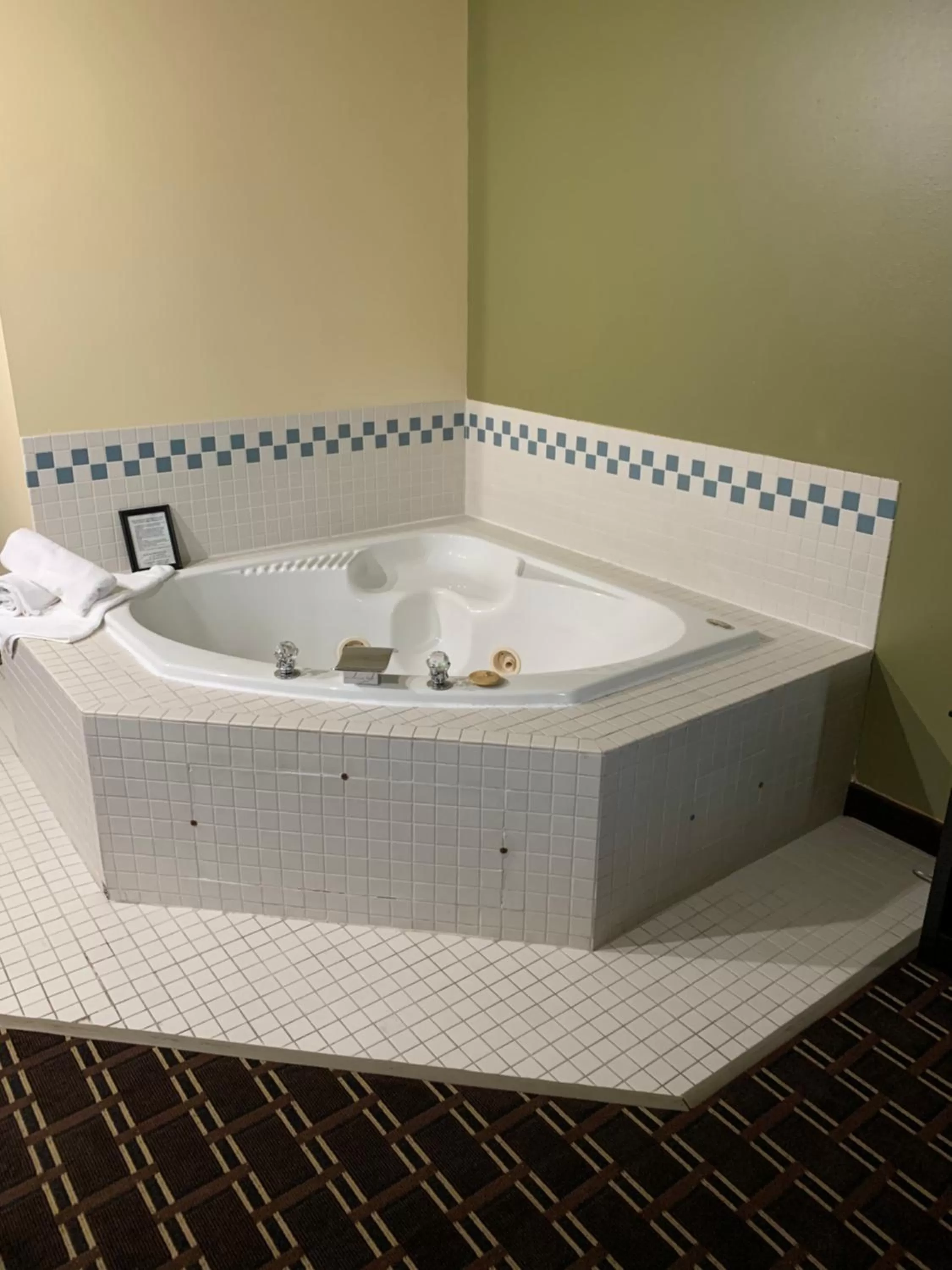 Deluxe Queen Room - Non-Smoking in Super 8 by Wyndham Watertown WI