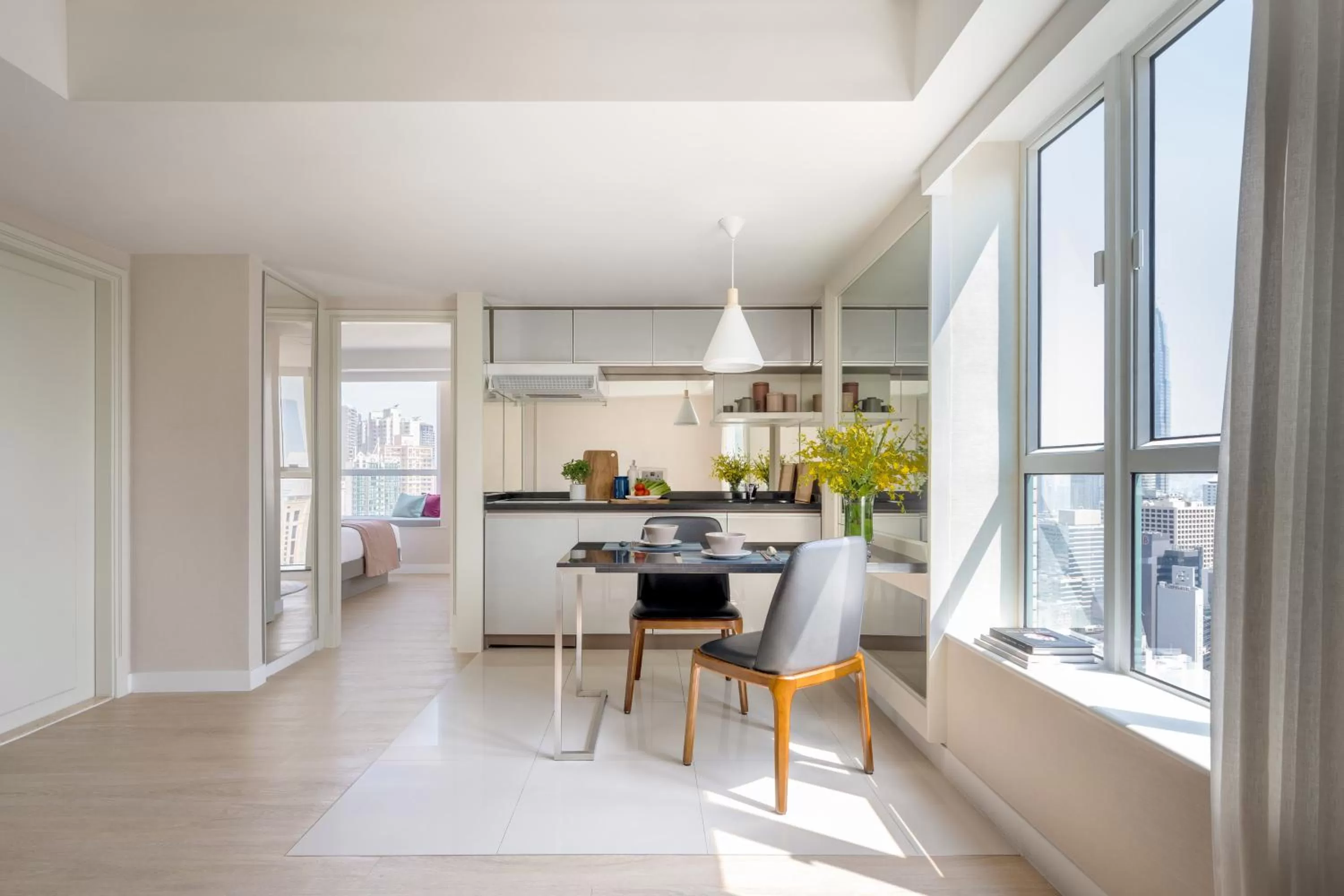 Skyline Deluxe Suite in Two MacDonnell Road