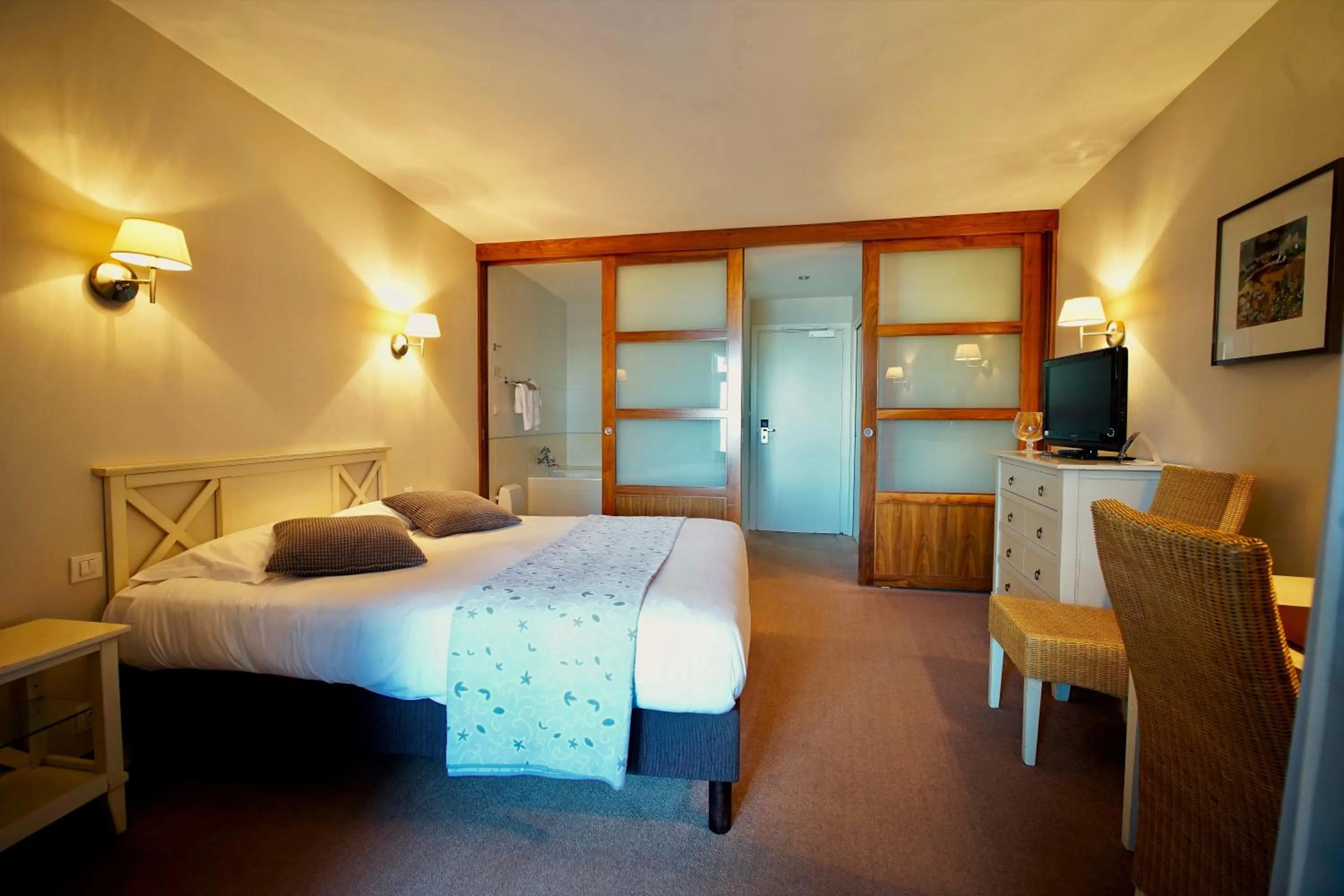 Double Room with Sea View in Clos de Vallombreuse, The Originals Relais (Relais du Silence)
