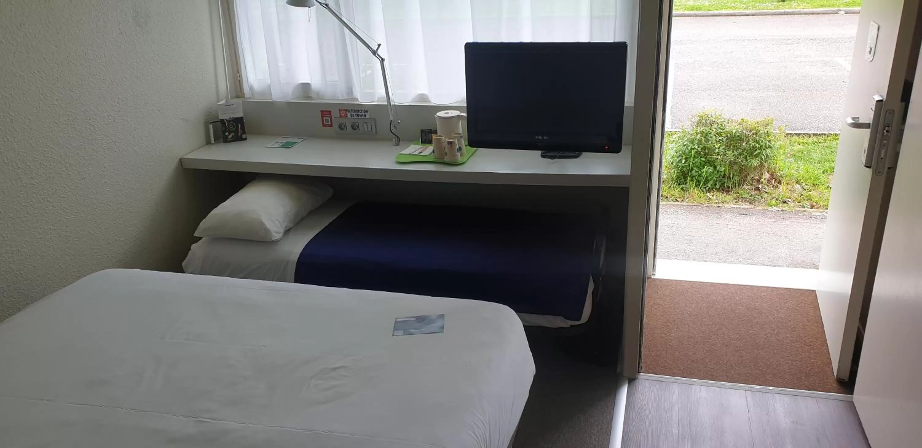 Standard Double Room with One Single Bed - Up to Ten Years in Campanile Chalon sur Saône