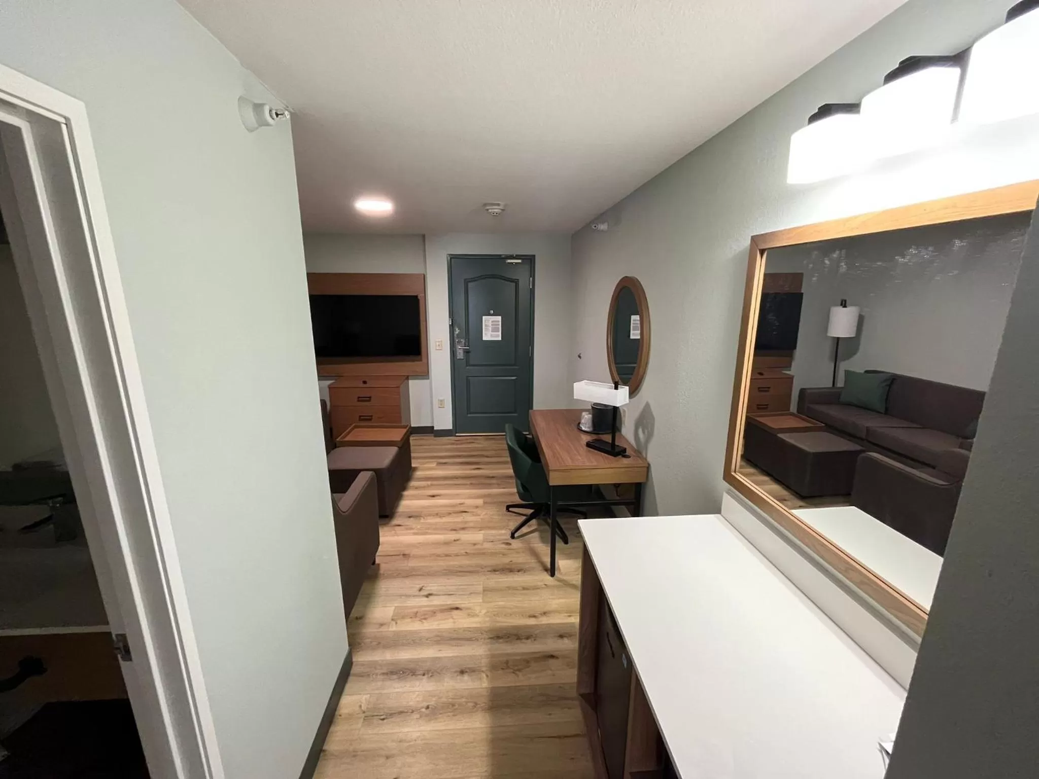 King Suite - Non-Smoking in Wingate By Wyndham Mansfield Ontario