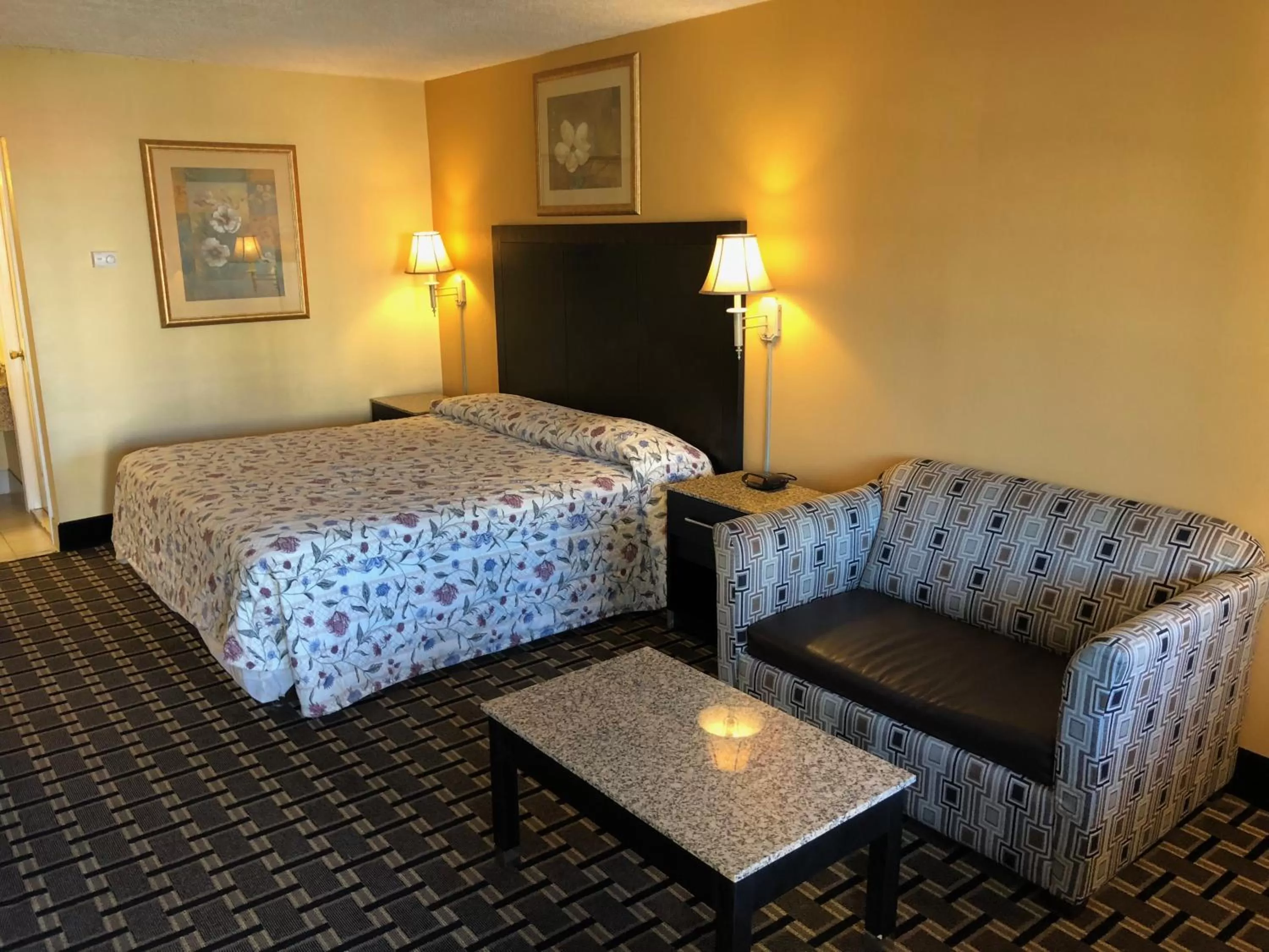 Standard King Room - Smoking in Knights Inn Mount Laurel