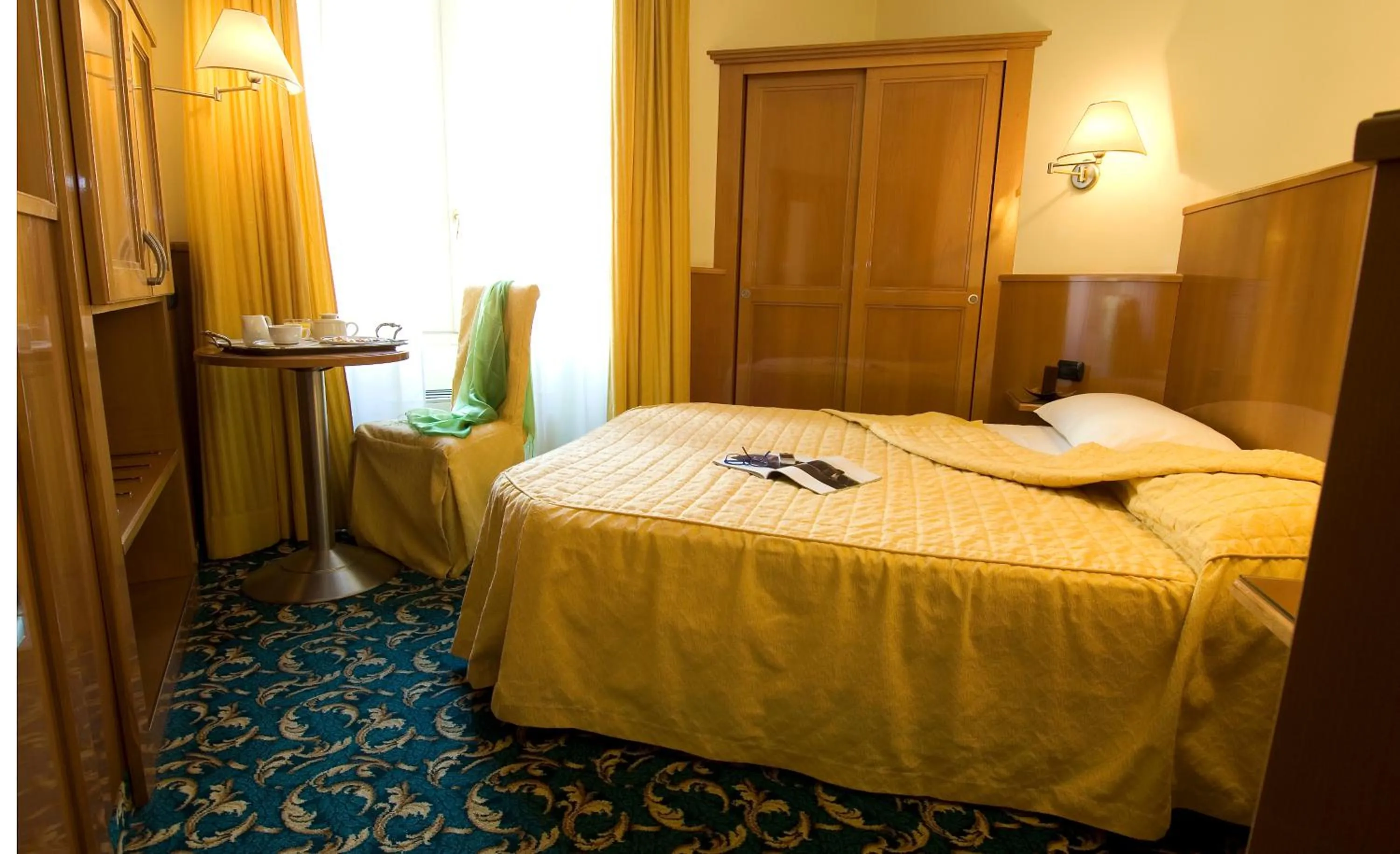 Queen Room in Hotel Cinque Giornate