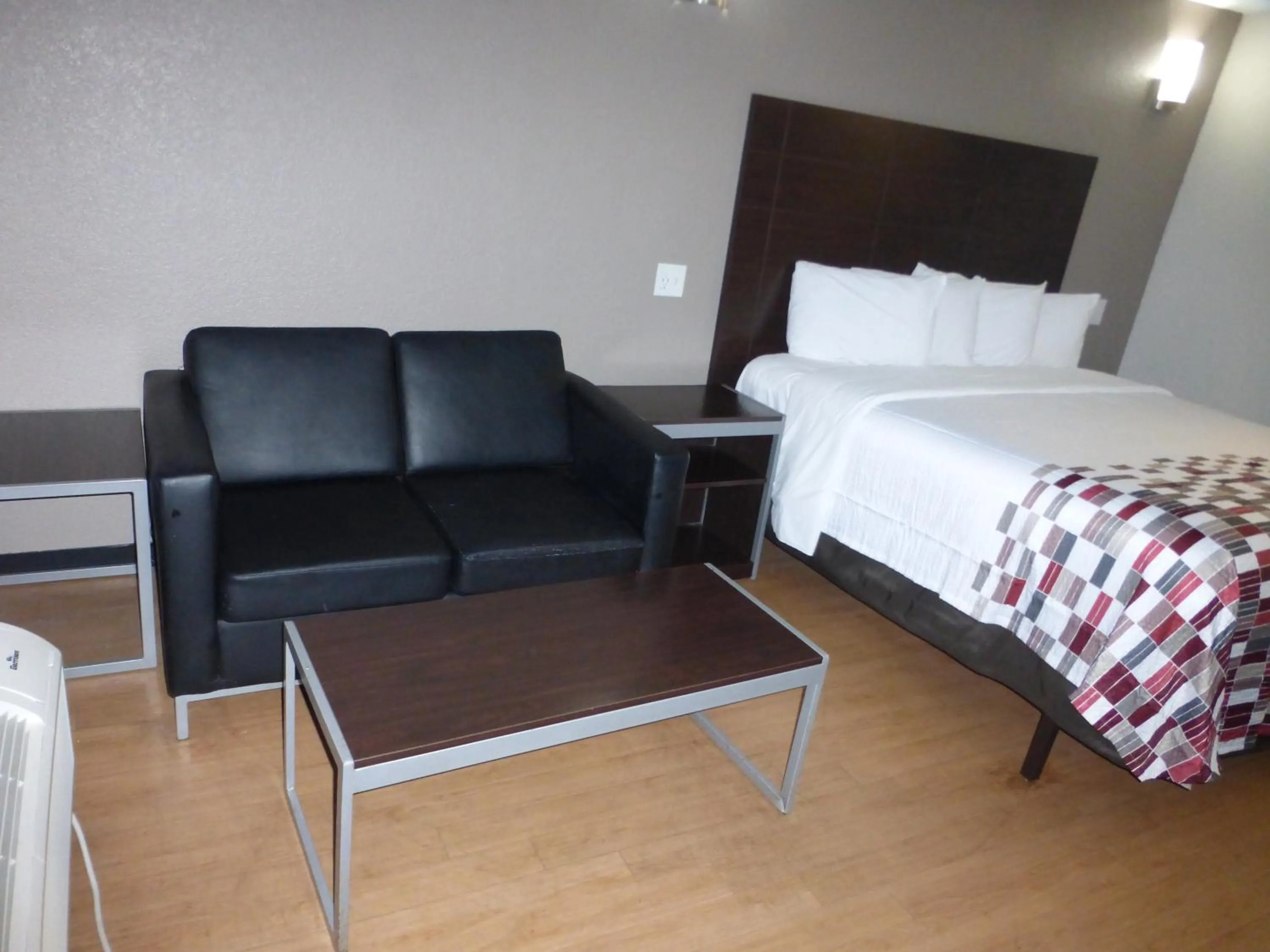 Deluxe King Room Disability Access  Smoke Free in Red Roof Inn Corpus Christi North - Near Downtown