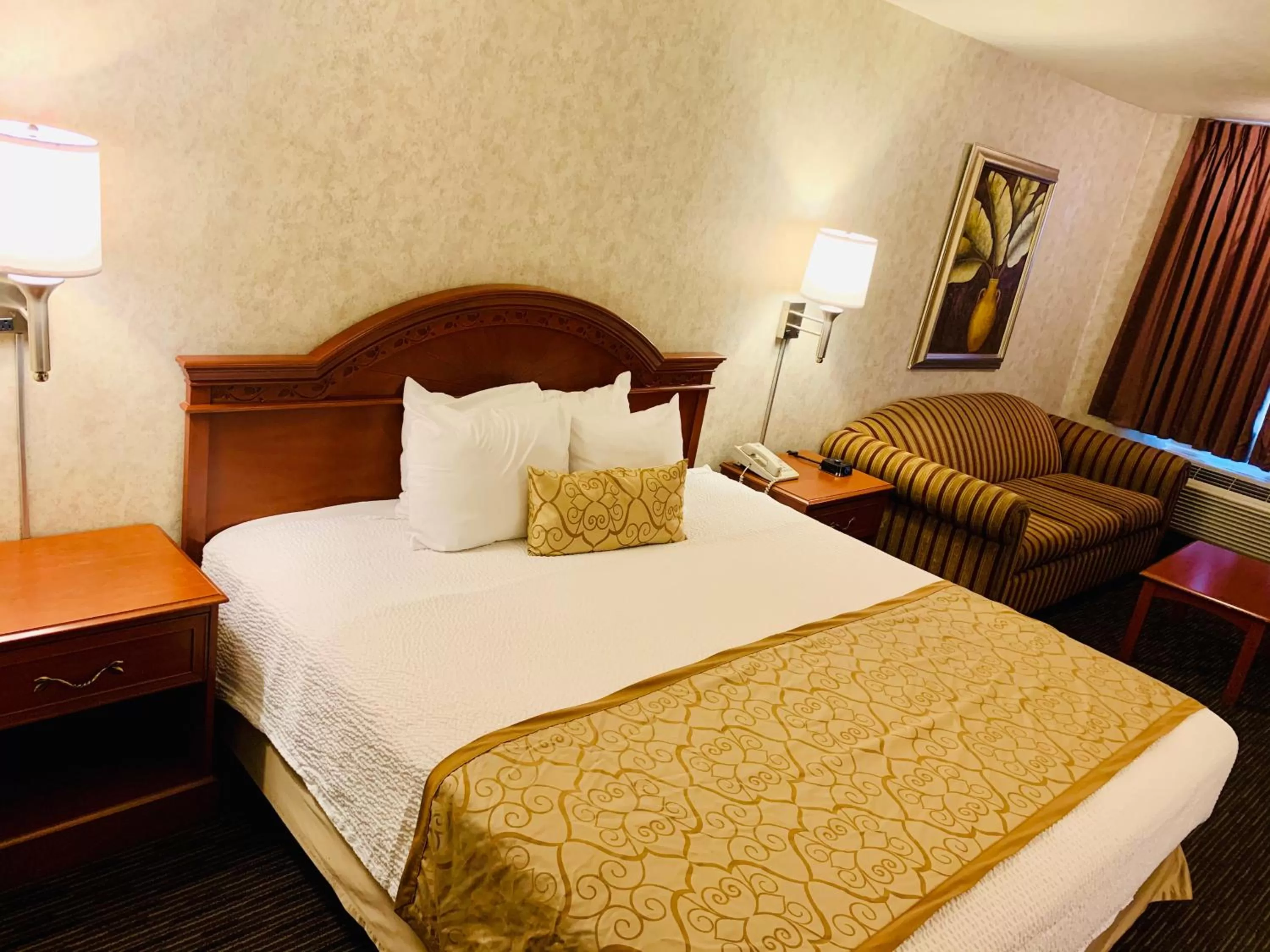 King Room with Sofa Bed in St. George Inn and Suites