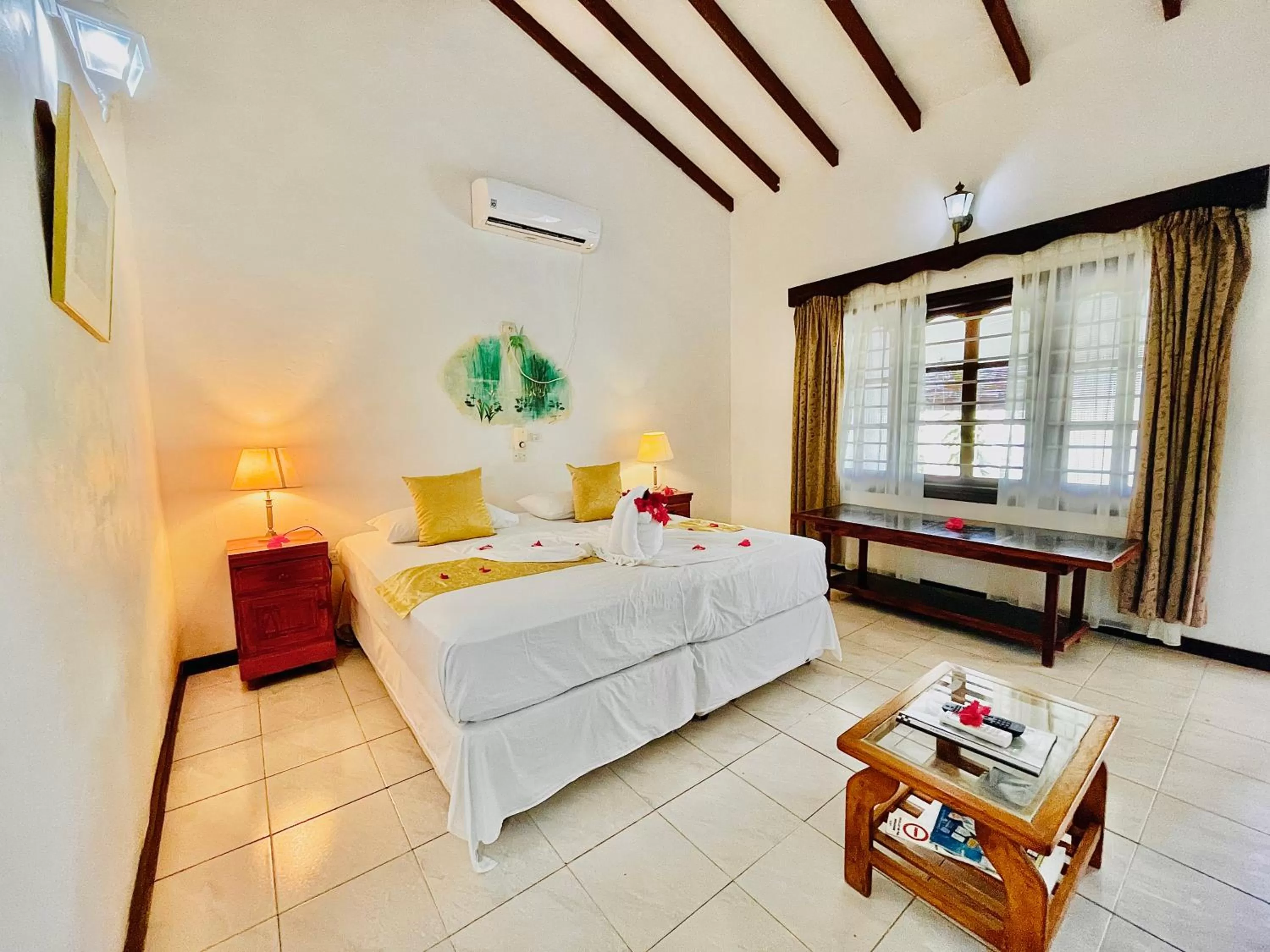 Superior Double Room with Garden View - single occupancy in Villa Chez Batista