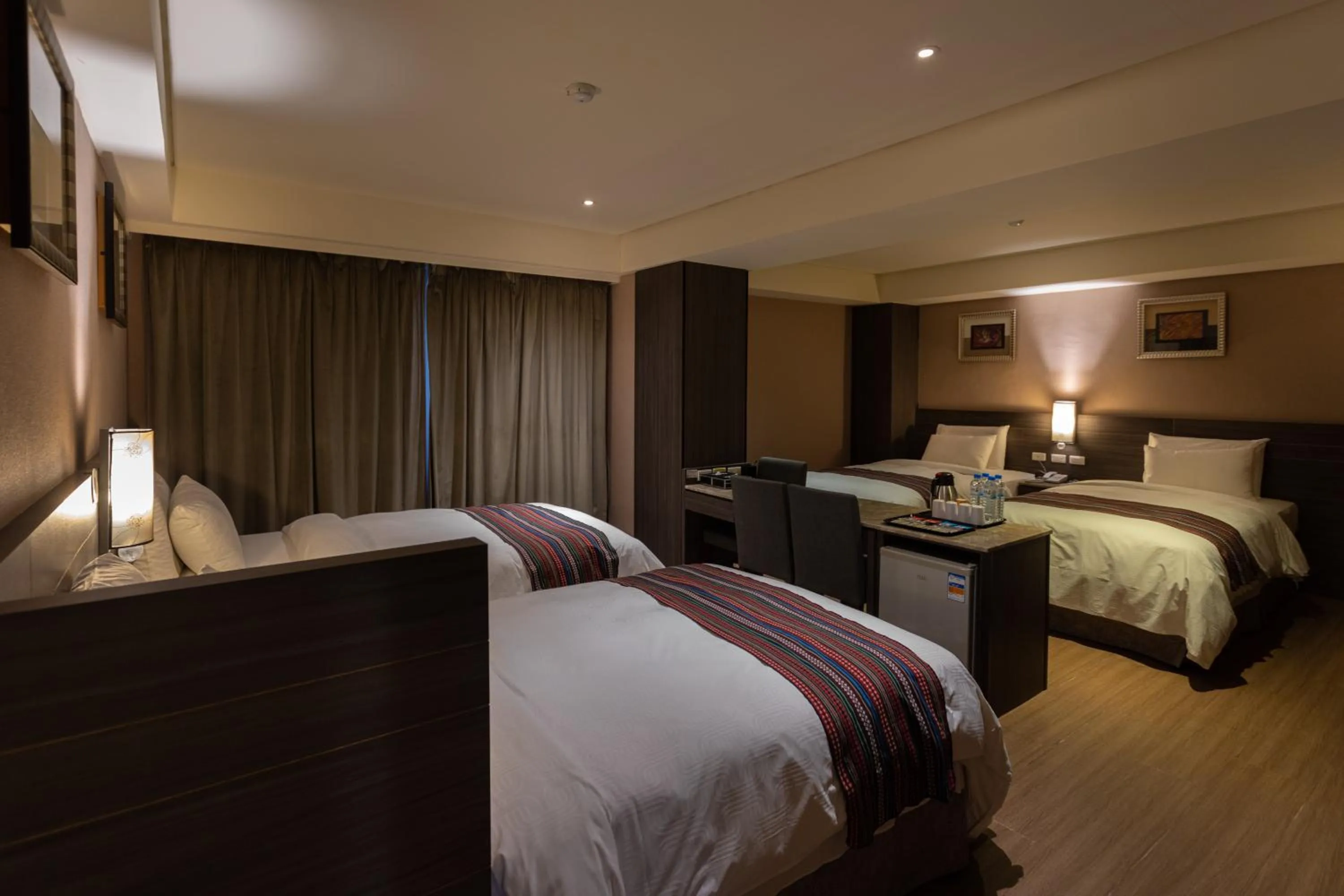 Deluxe Quadruple Room in Royal Guest Hotel