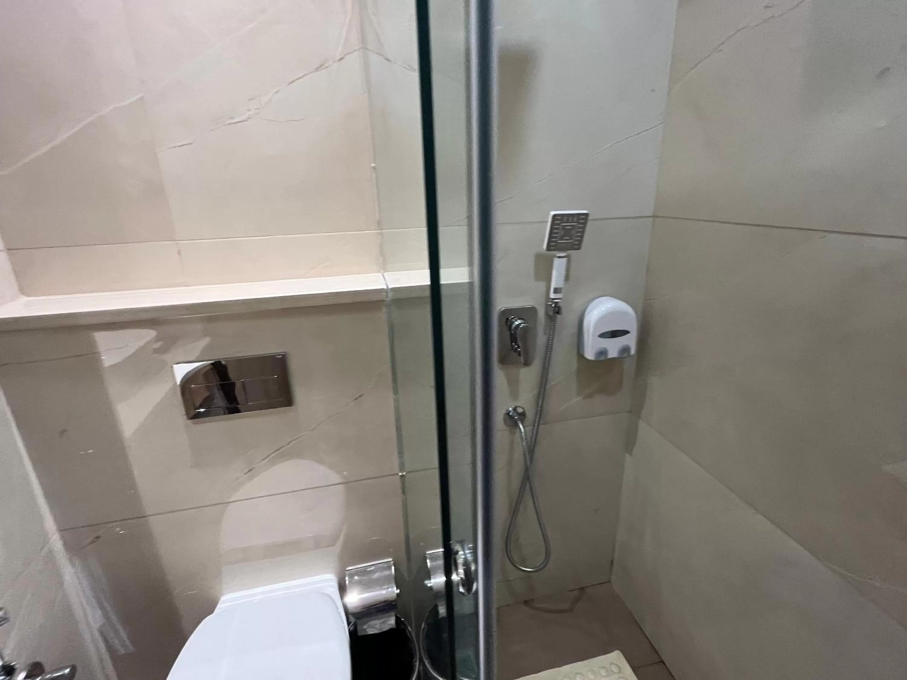 Bathroom in Hotel RRV with Free Parking