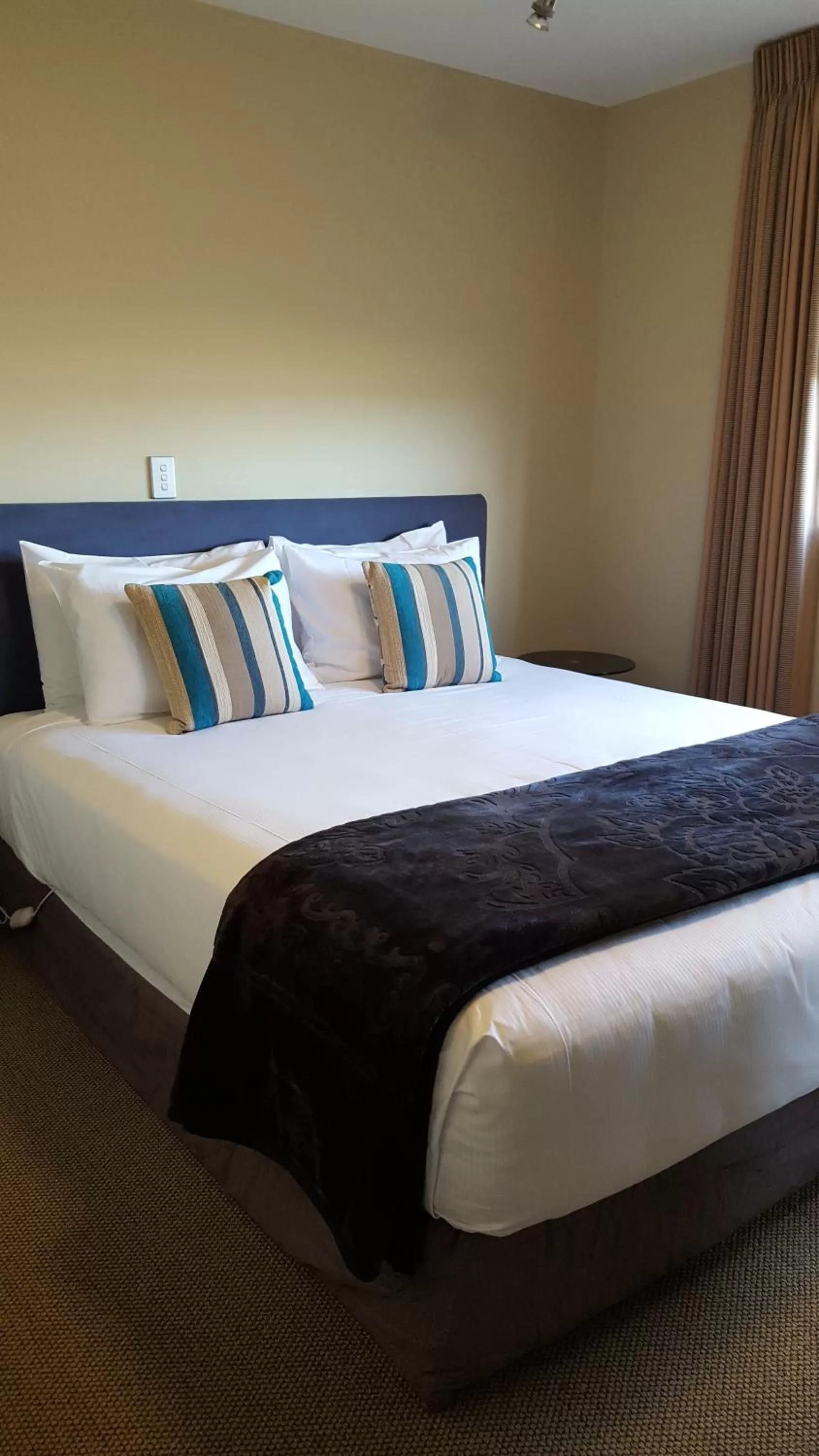 One-Bedroom Apartment in Sails on the Lake