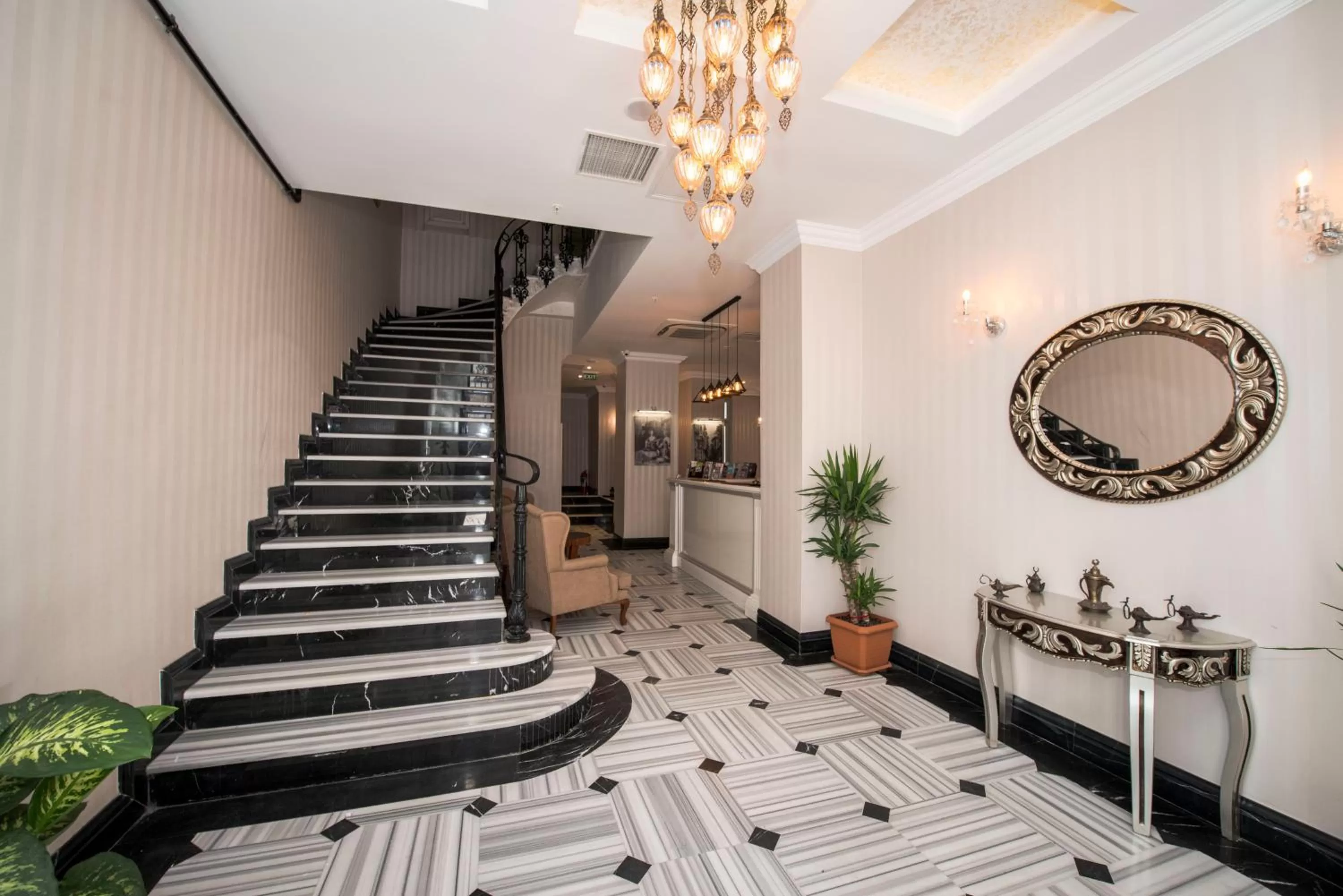 Budget Twin Room in Manesol Old City Bosphorus