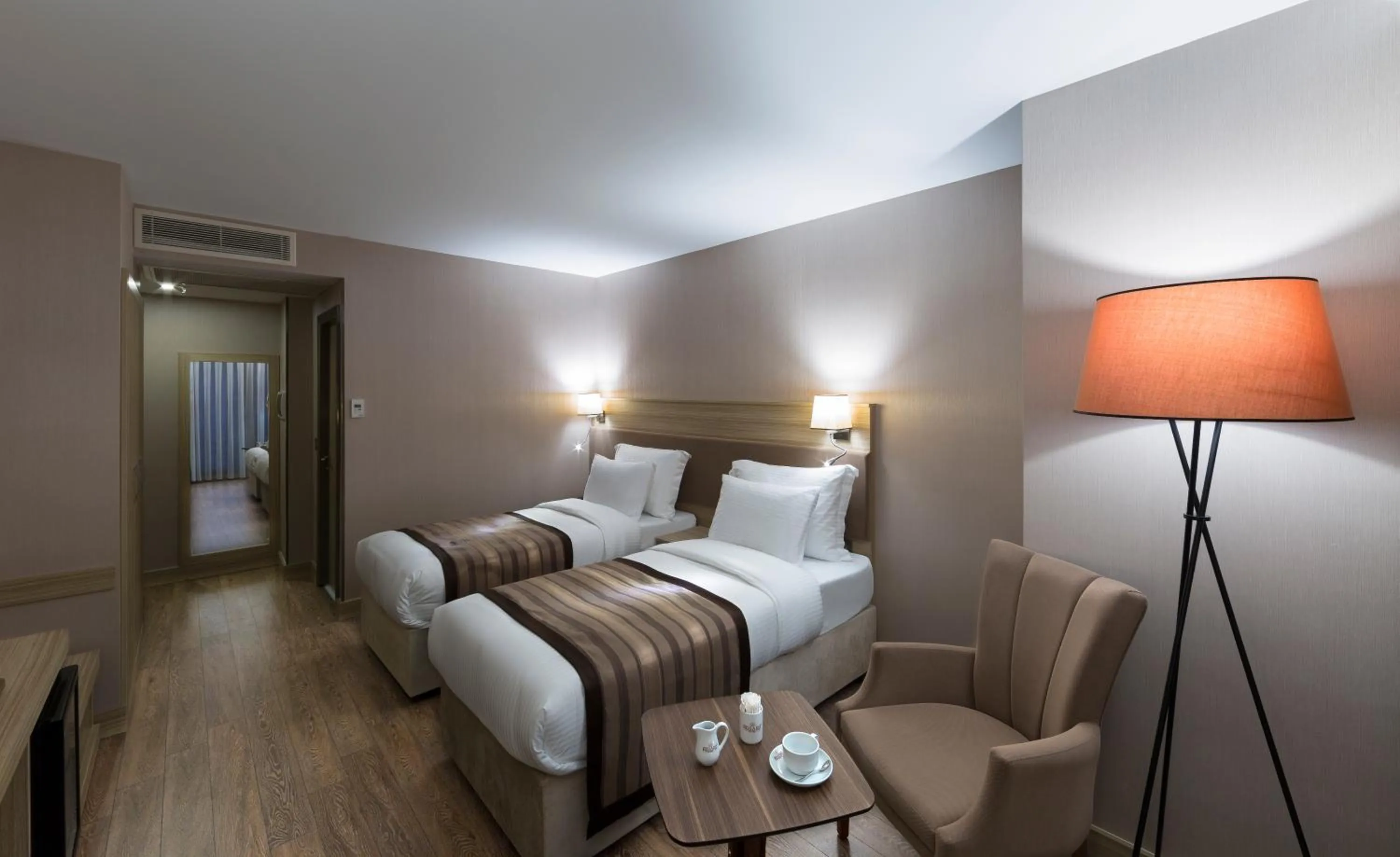 Standard Twin Room in Regard Hotel