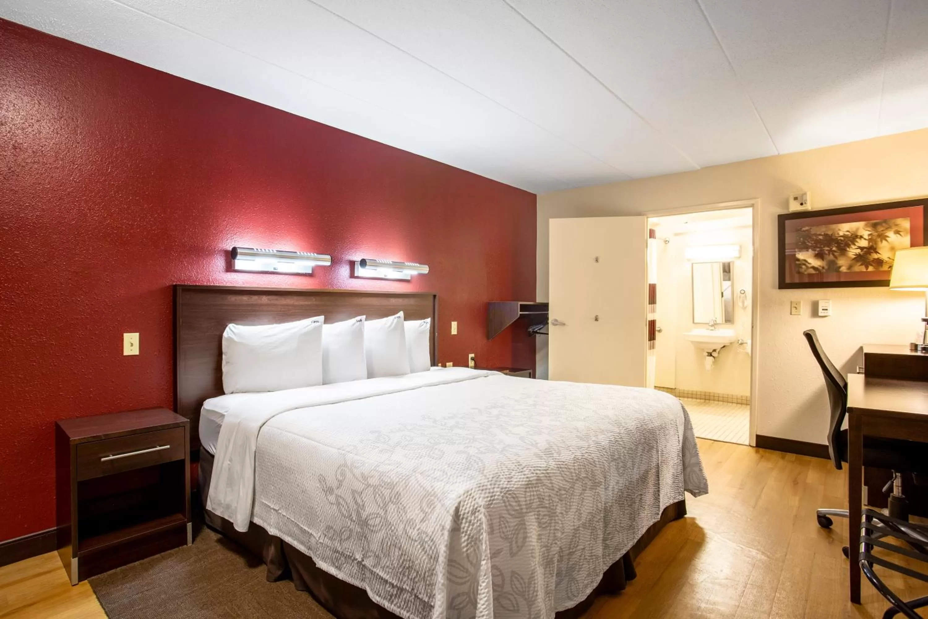 Superior King Room - Disability Access/Smoke Free in Red Roof Inn PLUS + Boston - Framingham