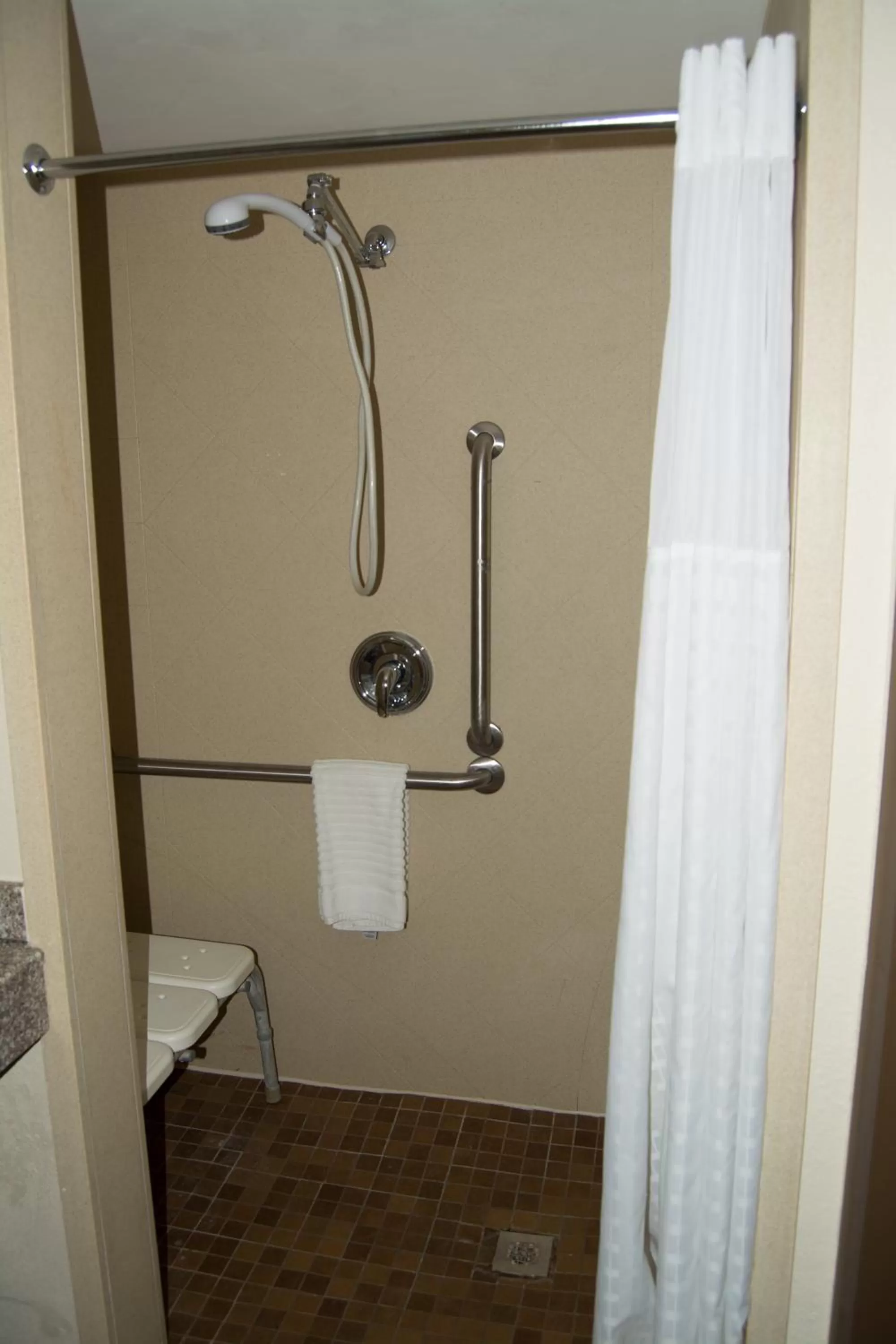 King Room - Accessible/Non-Smoking in Comfort Inn & Suites Raphine - Lexington near I-81 and I-64