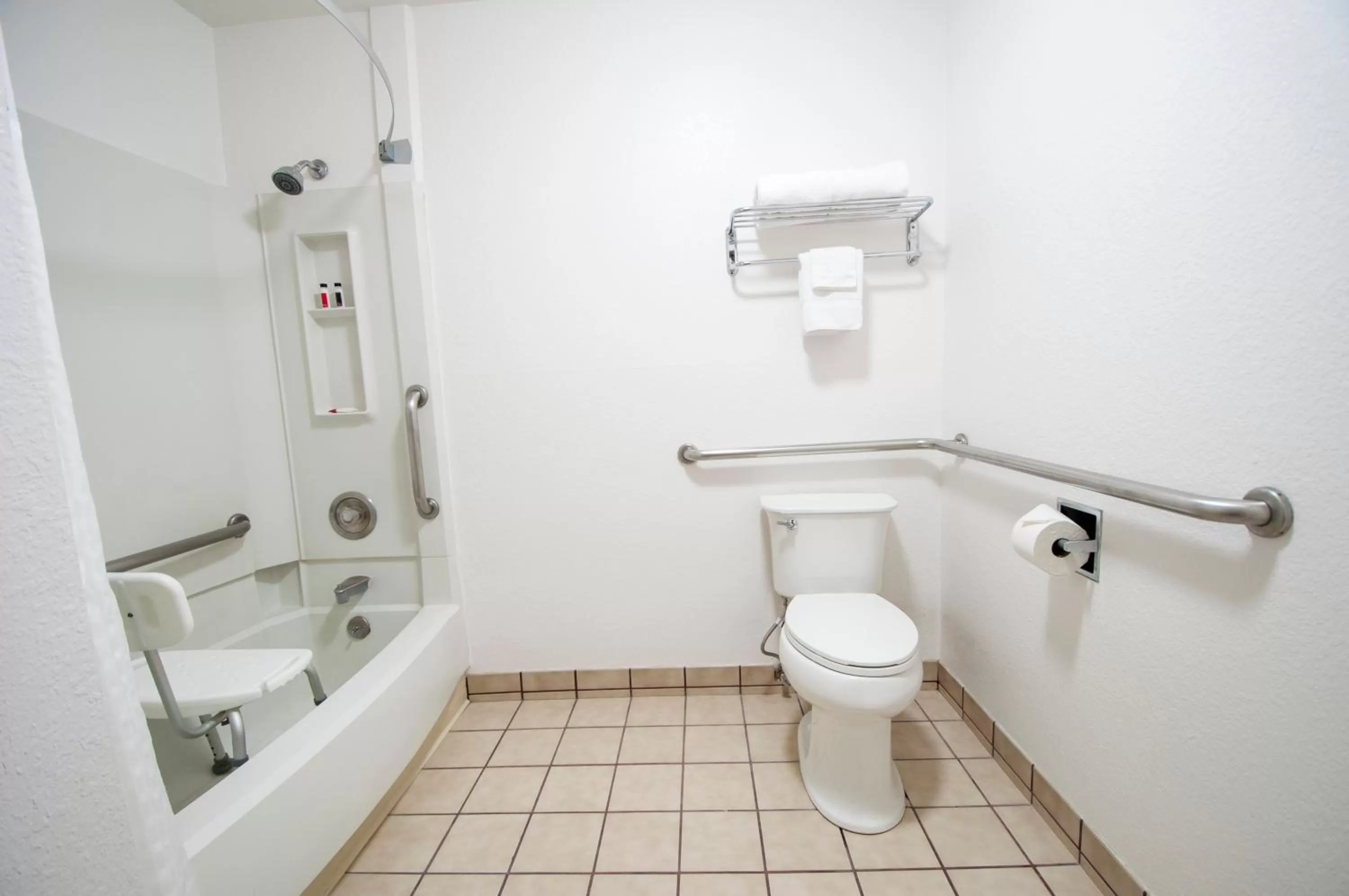 Queen Room - Accessible/Non Smoking in Quality Inn Wenatchee-Leavenworth