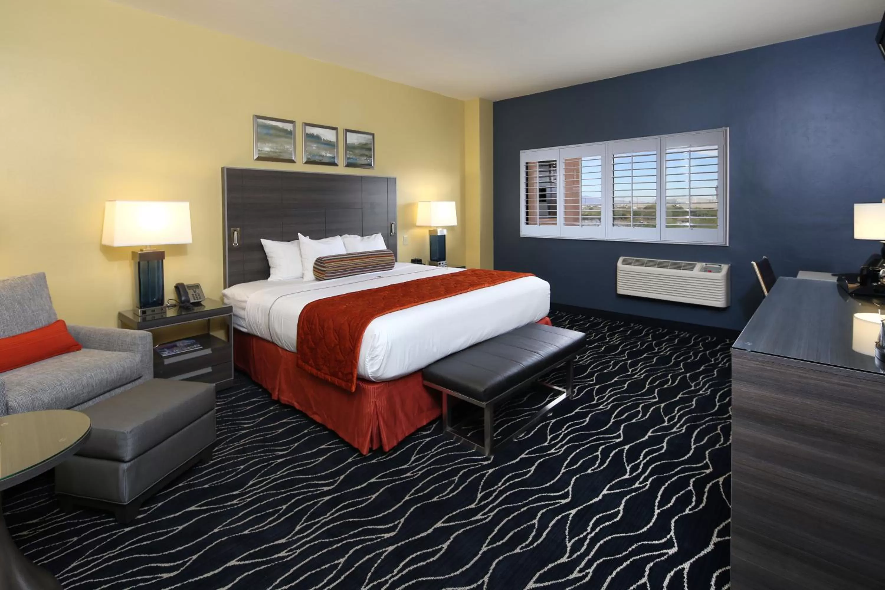 Deluxe King Room in Desert Diamond Casino