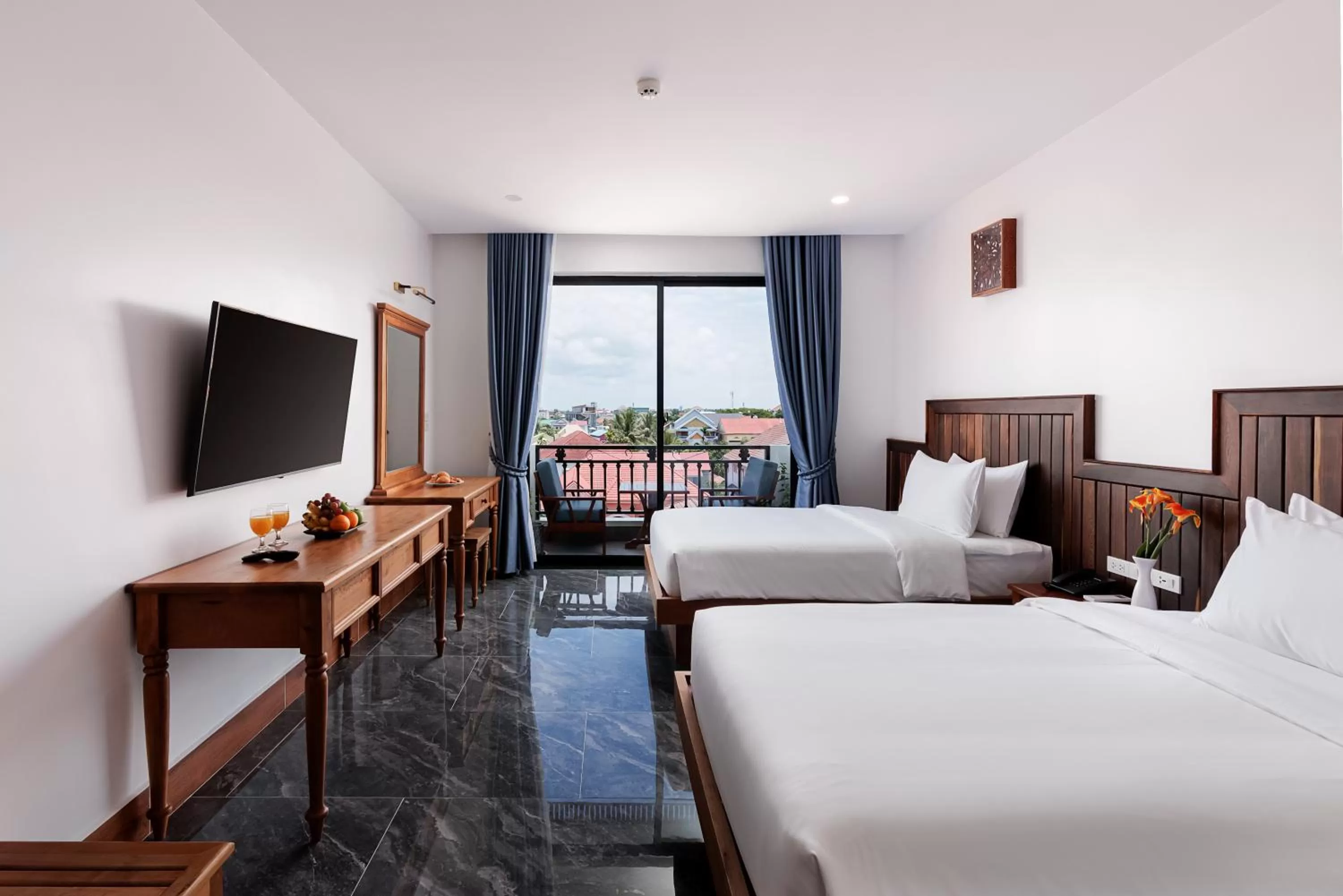 Deluxe Twin Room with Balcony in Two Seasons Siem Reap Hotel