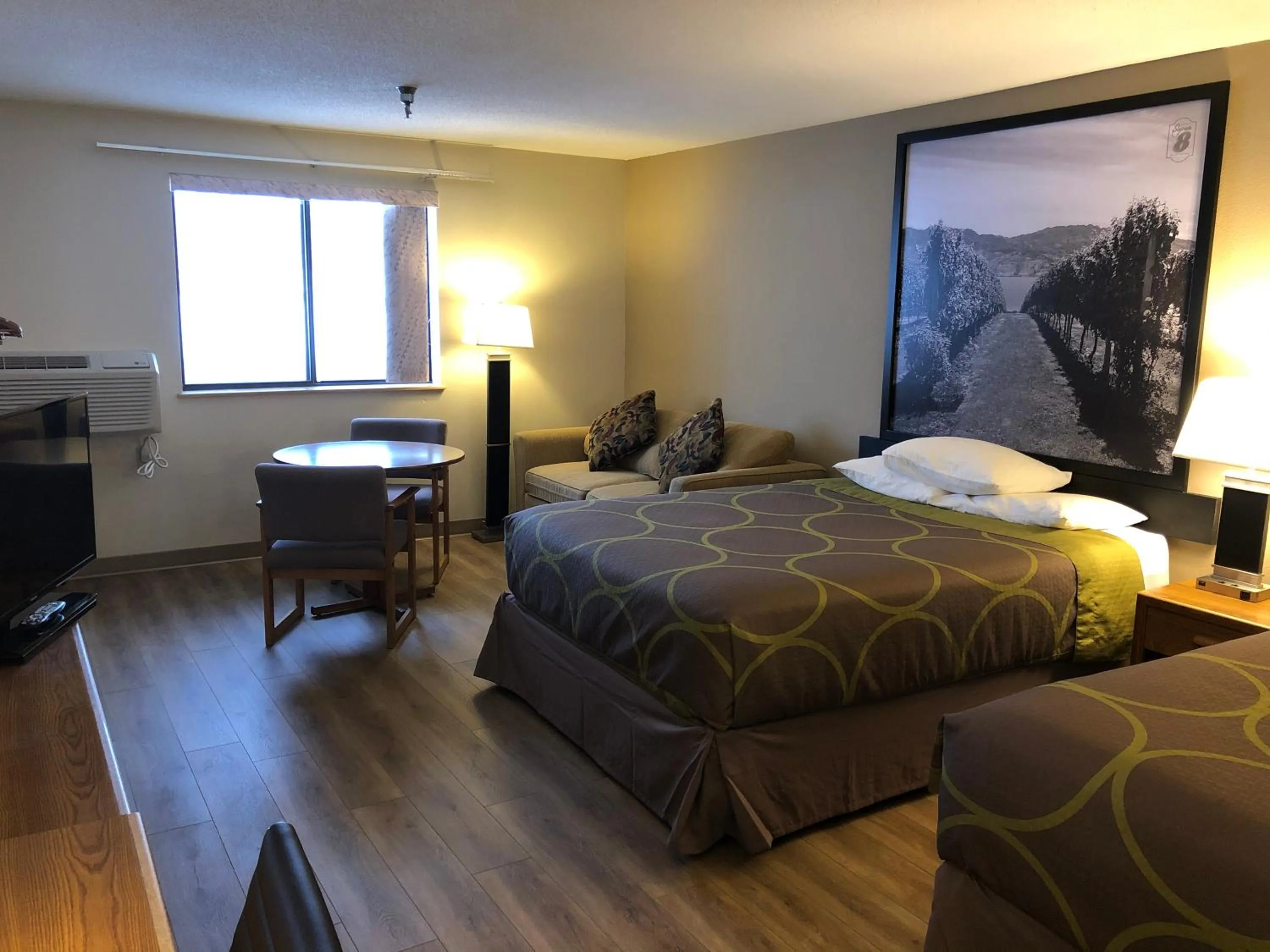 Studio Suite with Two Queen Beds - Non-Smoking in Super 8 by Wyndham Salmon Arm